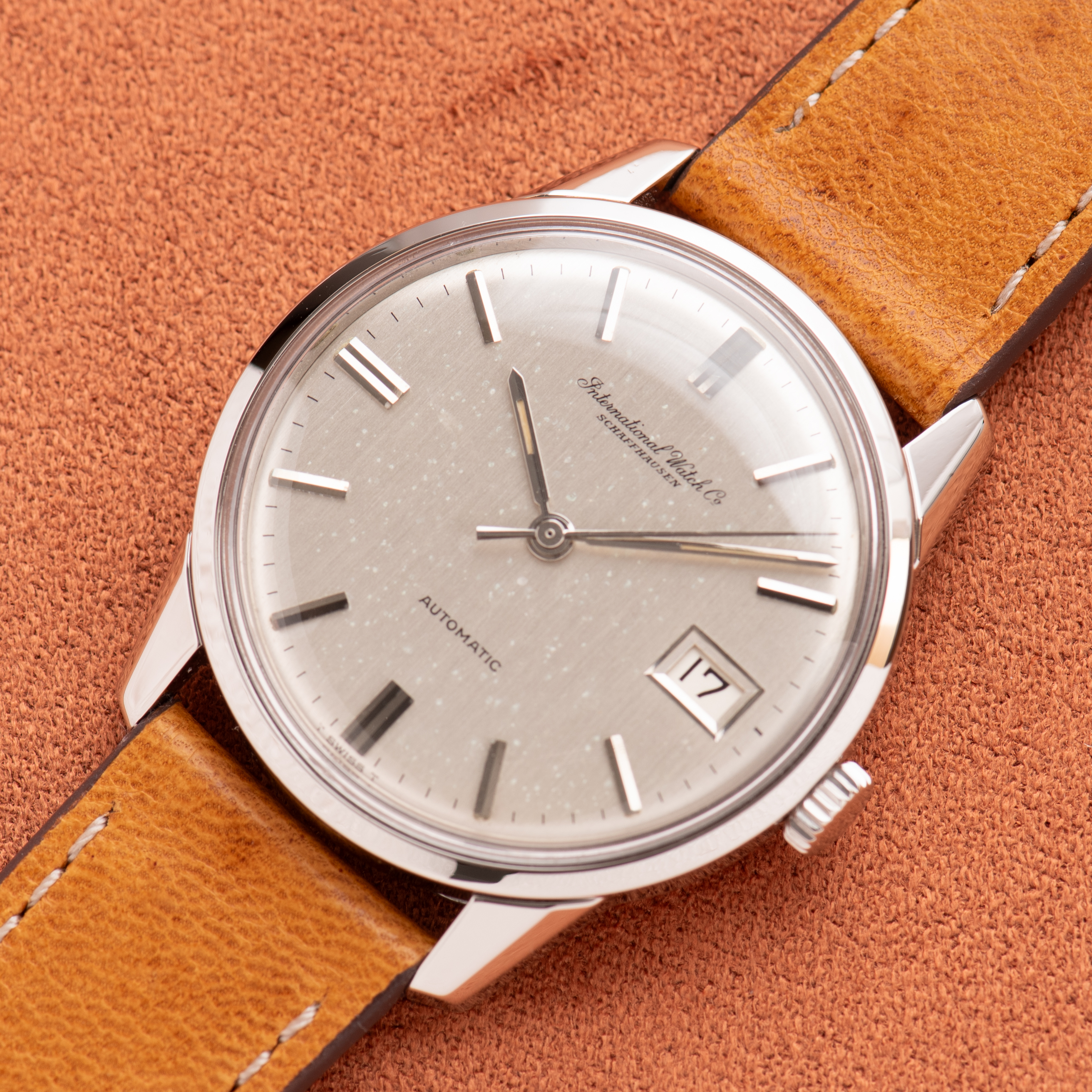 Vue de IWC International Watch Co Schaffhausen Automatic Silver Dial réf R810A