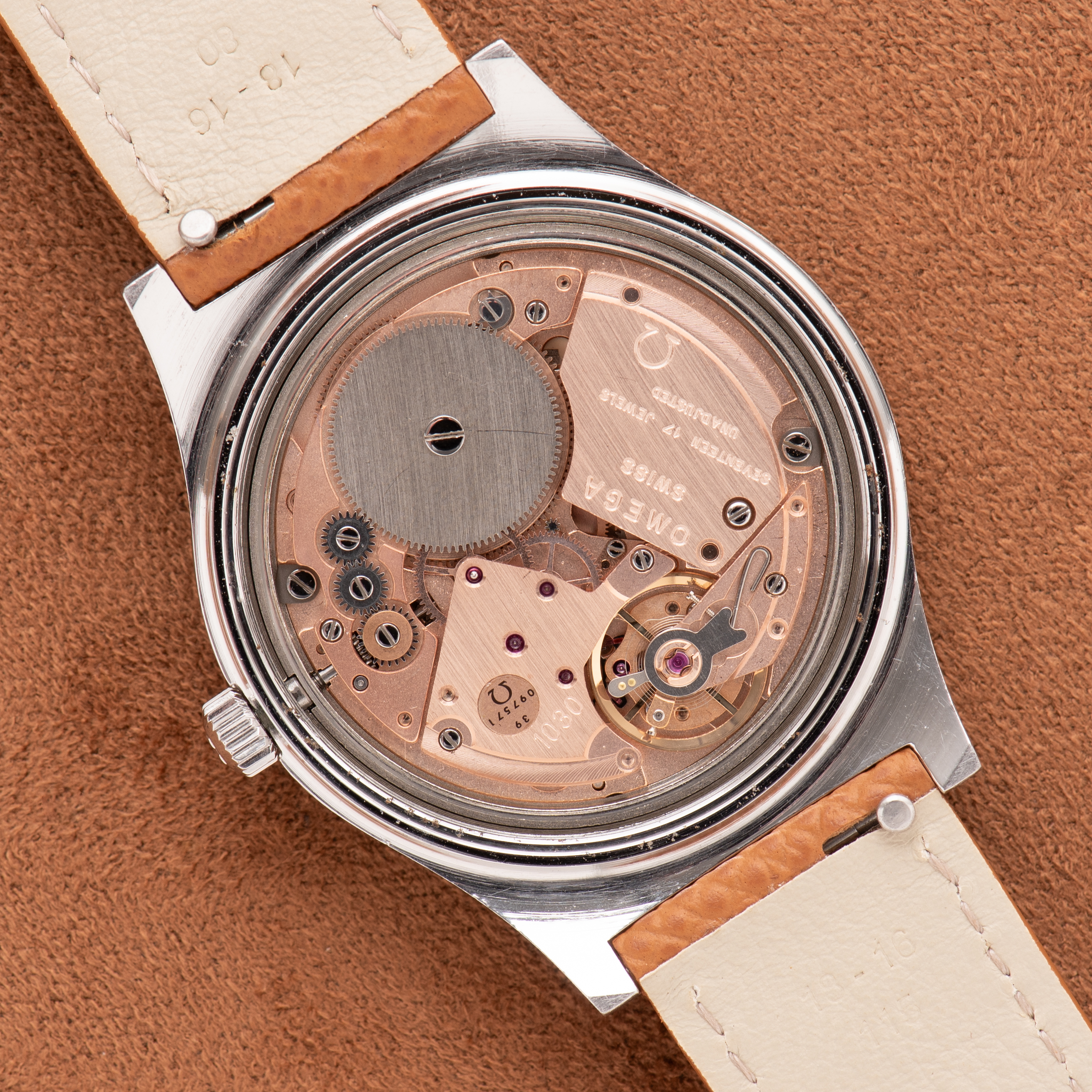 Zicht op Omega Geneva Mechanical Date Breguet Dial Ref 136.002 vanaf 1975