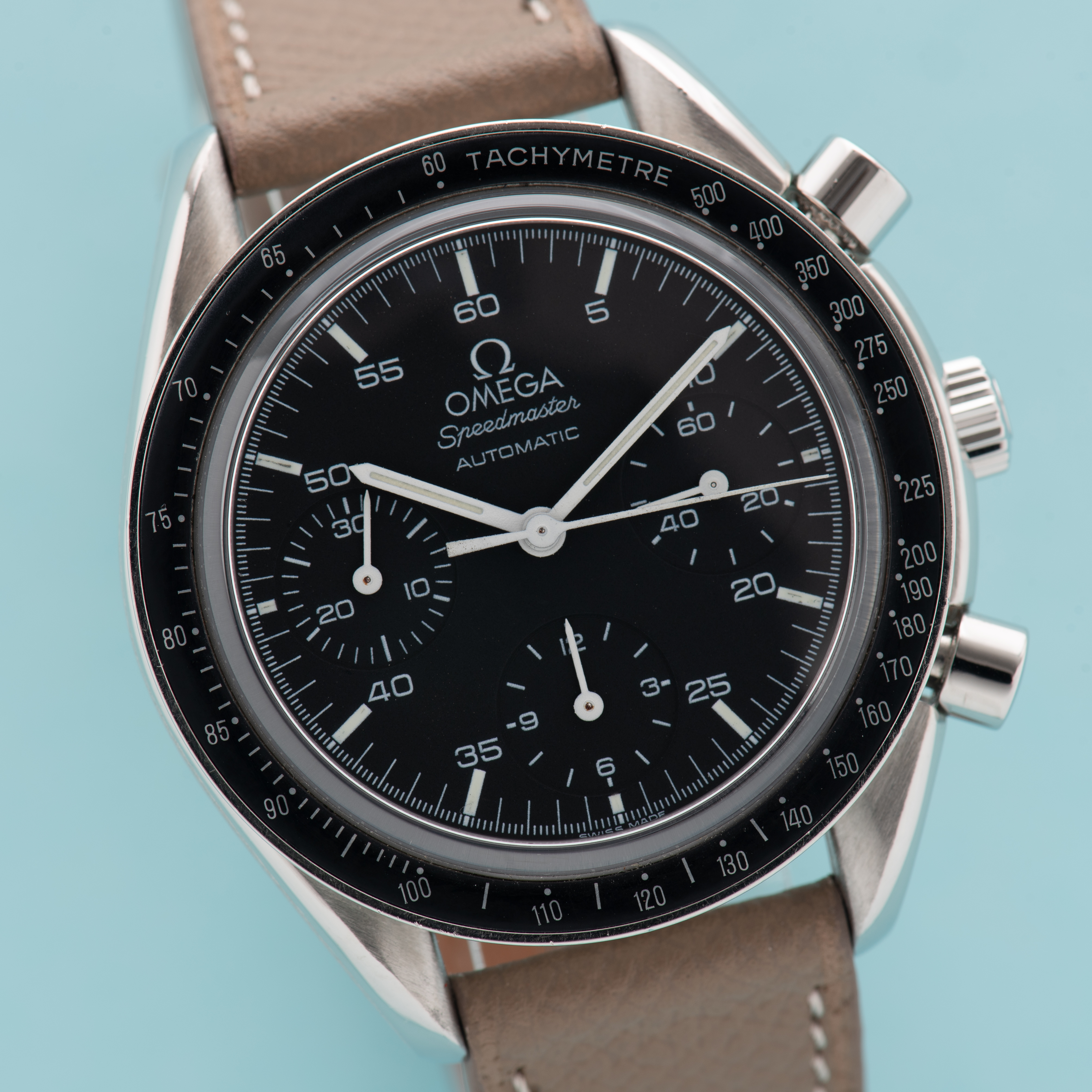 Vue de Oméga Speedmaster Reduced Automatic réf 3539.50.00