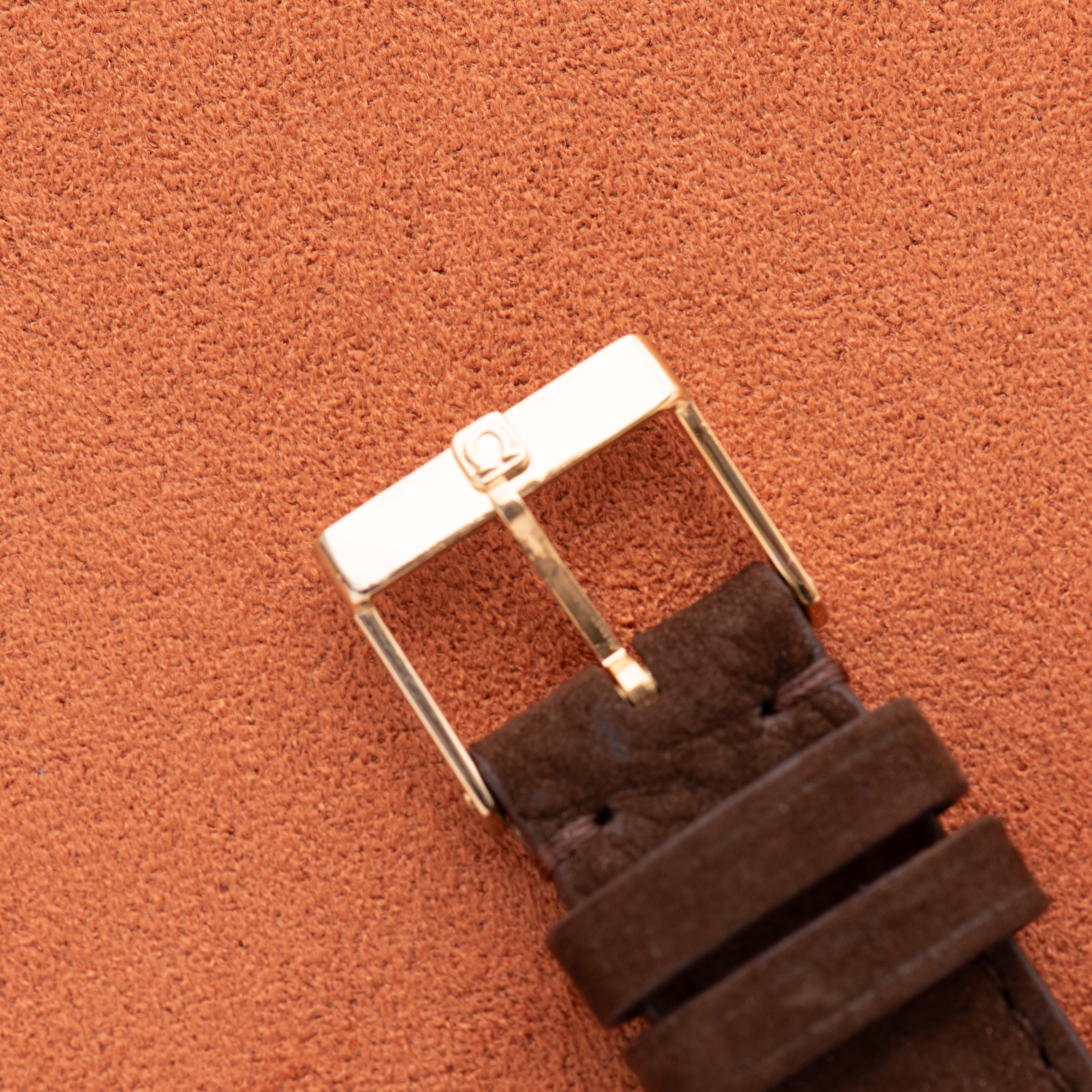 View of Omega Genève Dress Watch 14K Yellow Gold from 1970 Réf 131.041