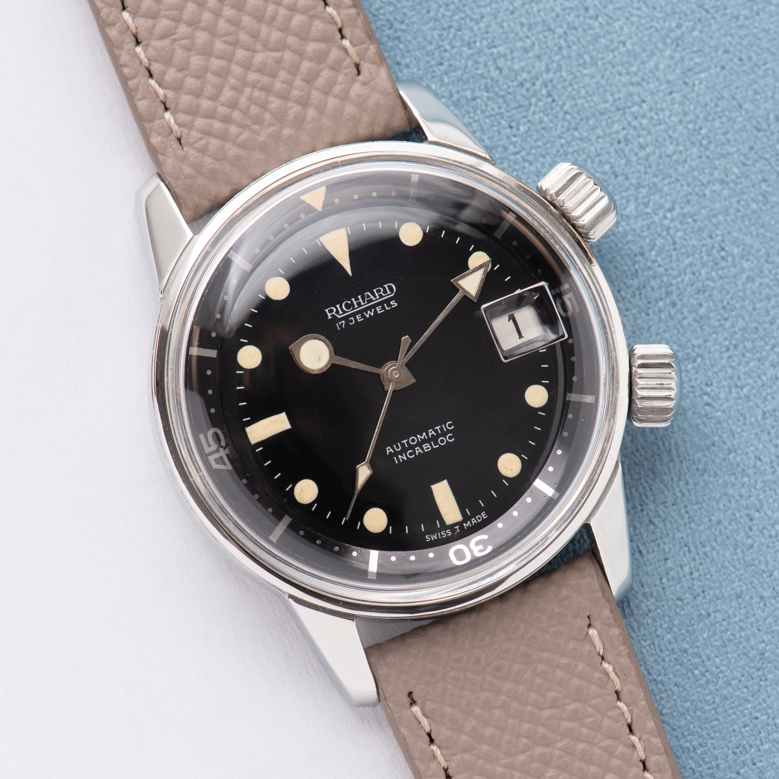 Zicht op Richard Super-Compresor Divers Black Gilt Dial Réf 8-65 from 1960
