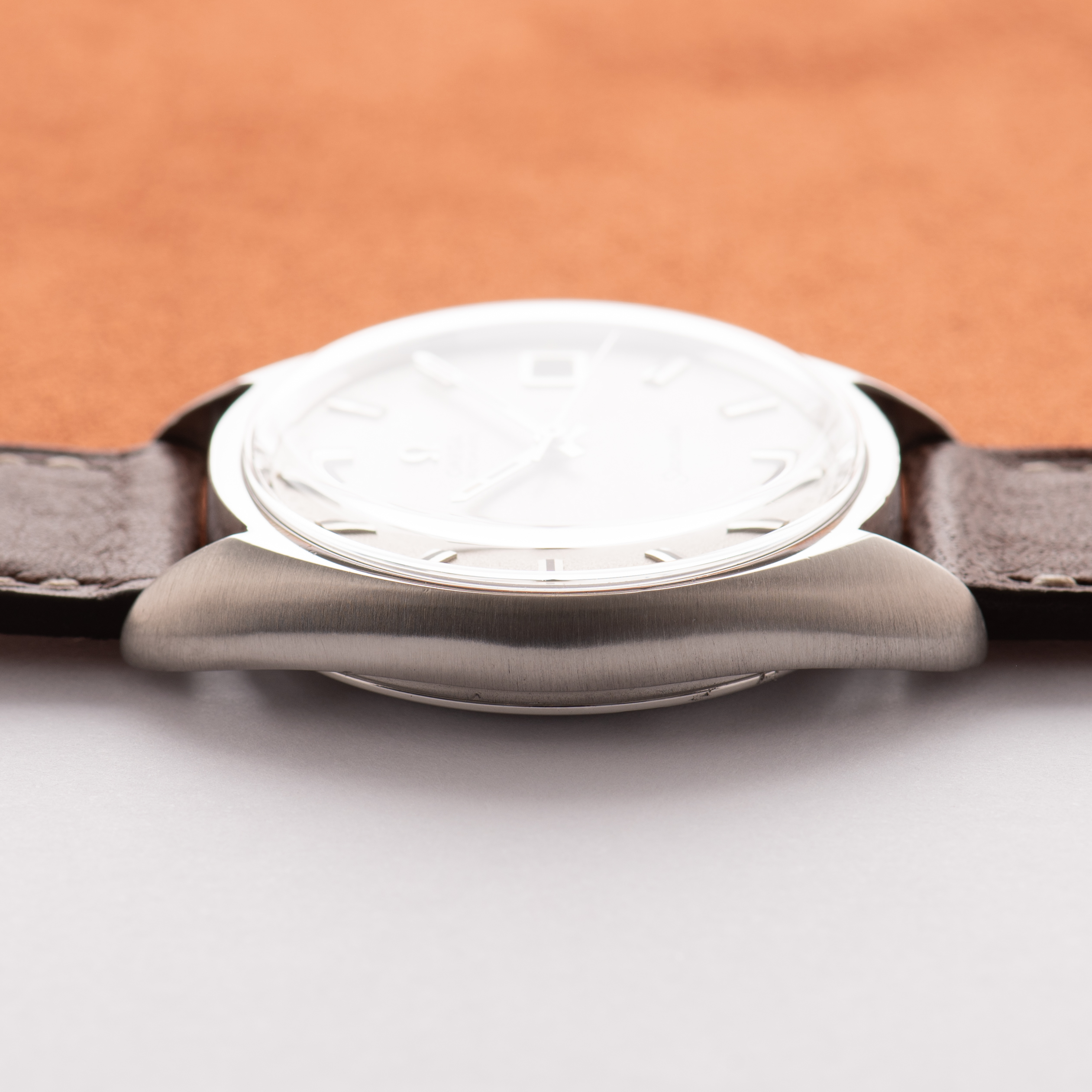 Zicht op Omega Automatic Seamaster Silver Pailleté Dial ref 166.067 uit 1970