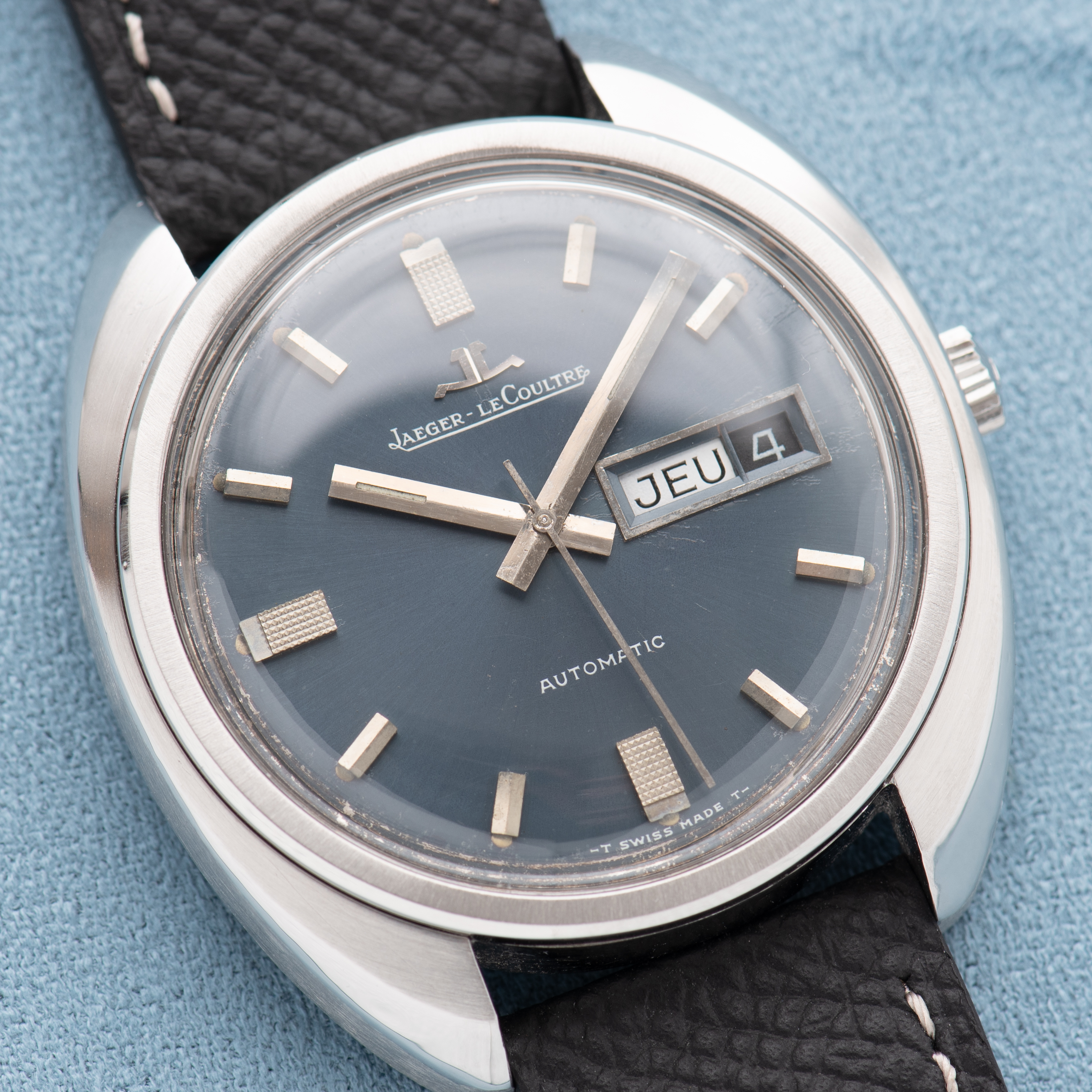 Vue de Jaeger-LeCoultre "Club" Automatic Blue Dial Day-date