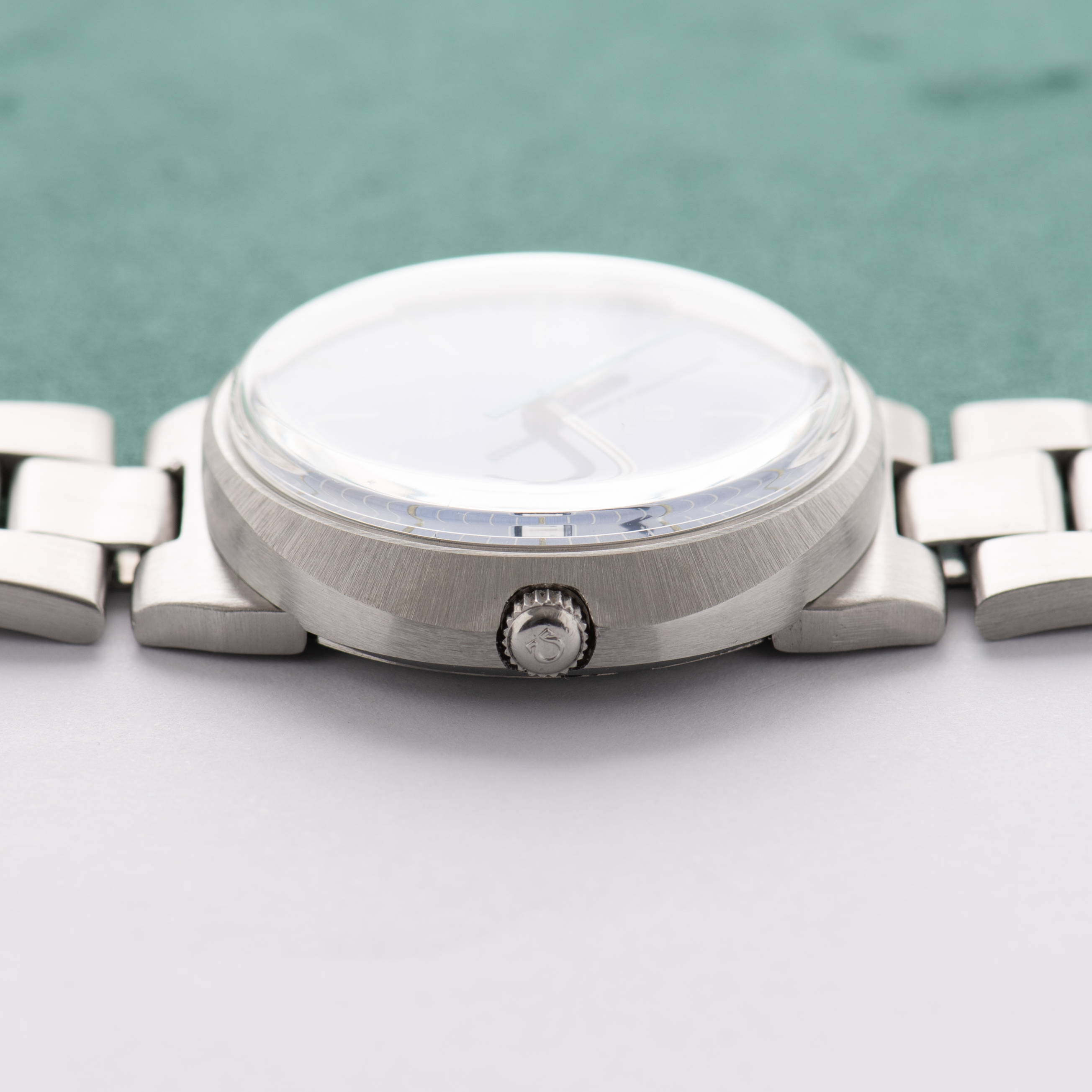 View of Omega Genève Dynamic Automatic Date Blue Dial from 1968 Ref 166.039