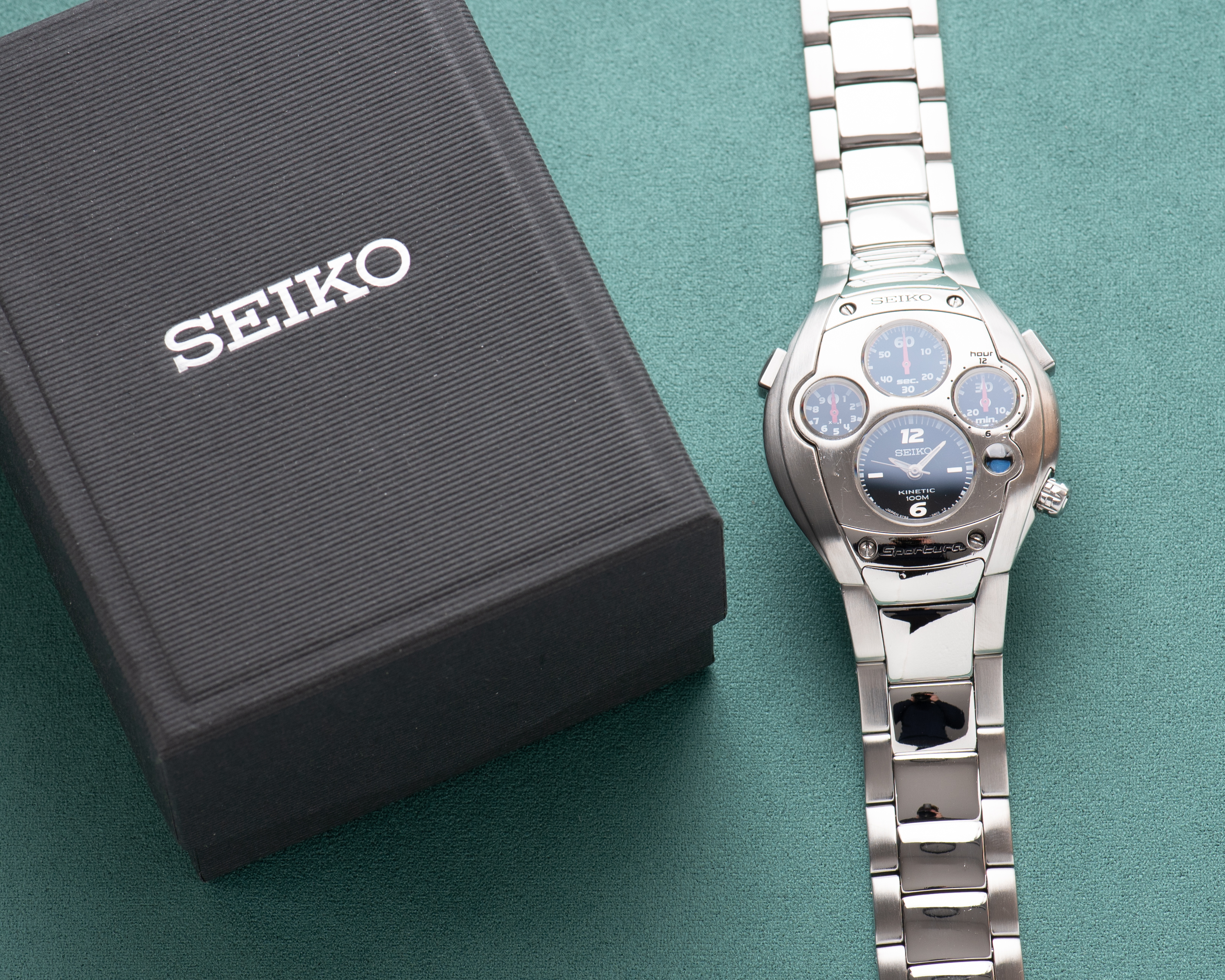 Zicht op Seiko Sportura Kinetic Chronograph SLQ015 9T82-0AC0 Seiko Serviced
