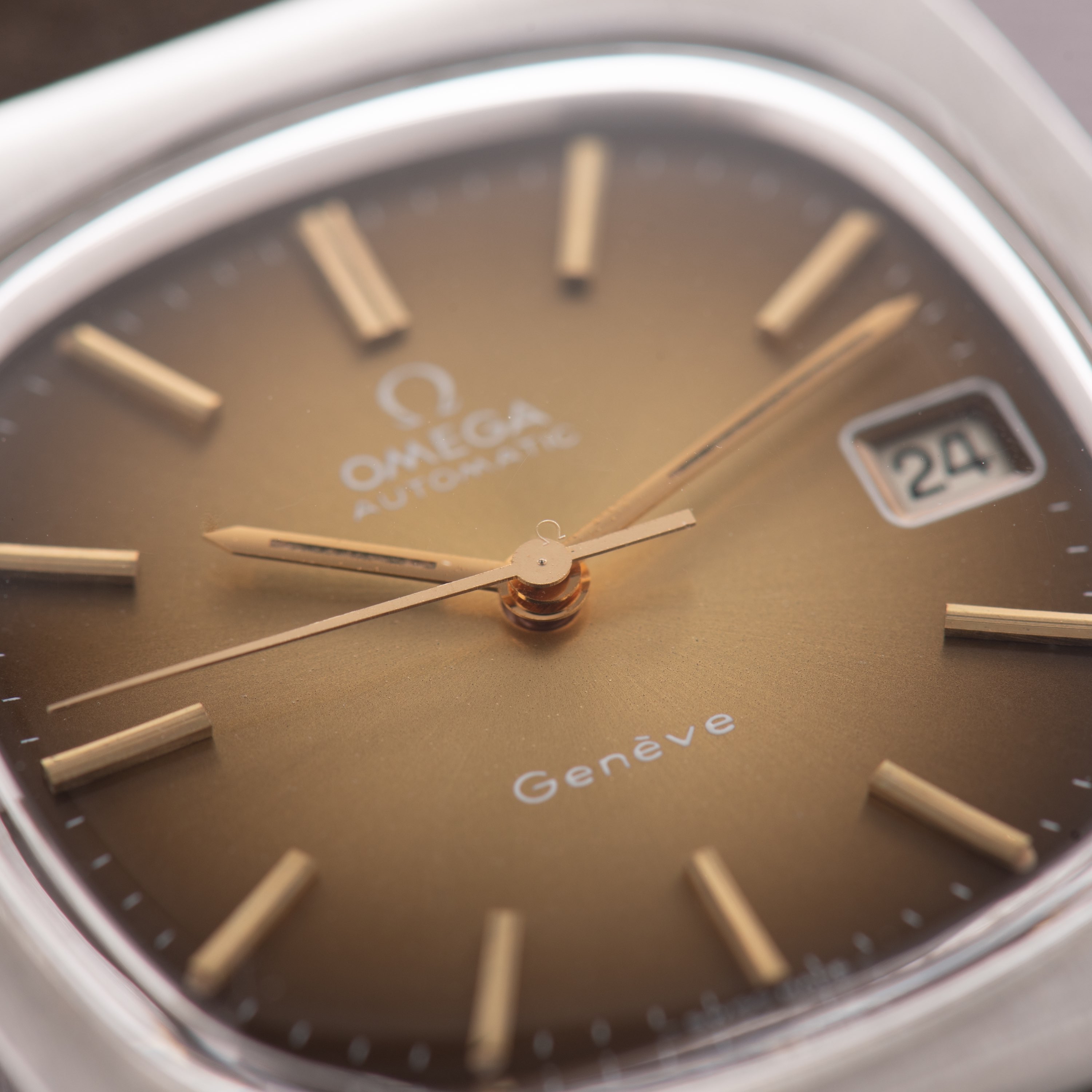 Vue de Omega Genève Automatic Date Brown From 1974 Réf 166.0190