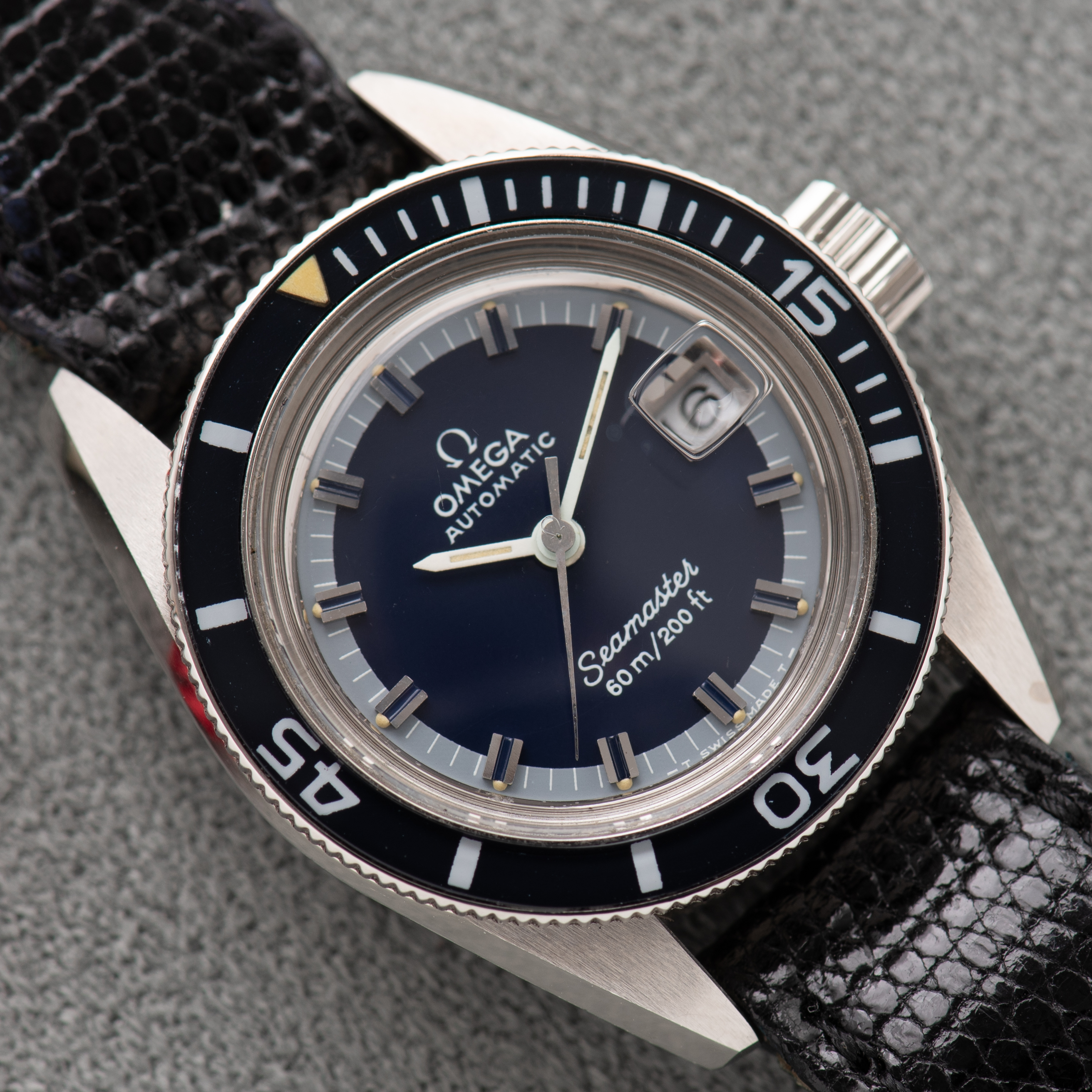 View of Omega Automatic Seamaster 60m/200 ft réf 566.024 New Old Stock from 1969