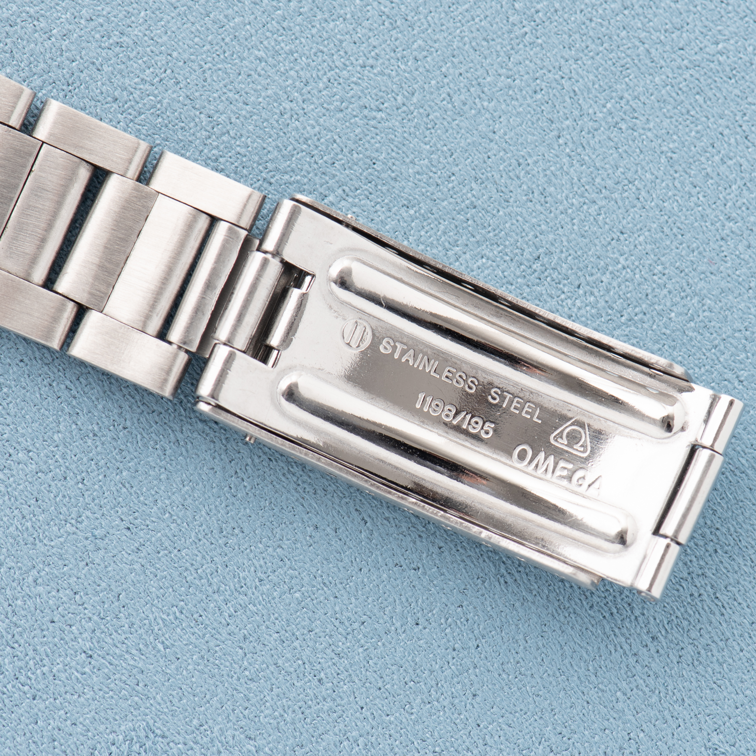 Vue de Omega Electronic F300Hz Seamaster Chronometer Blue Dial Réf 198.0044 from 1970