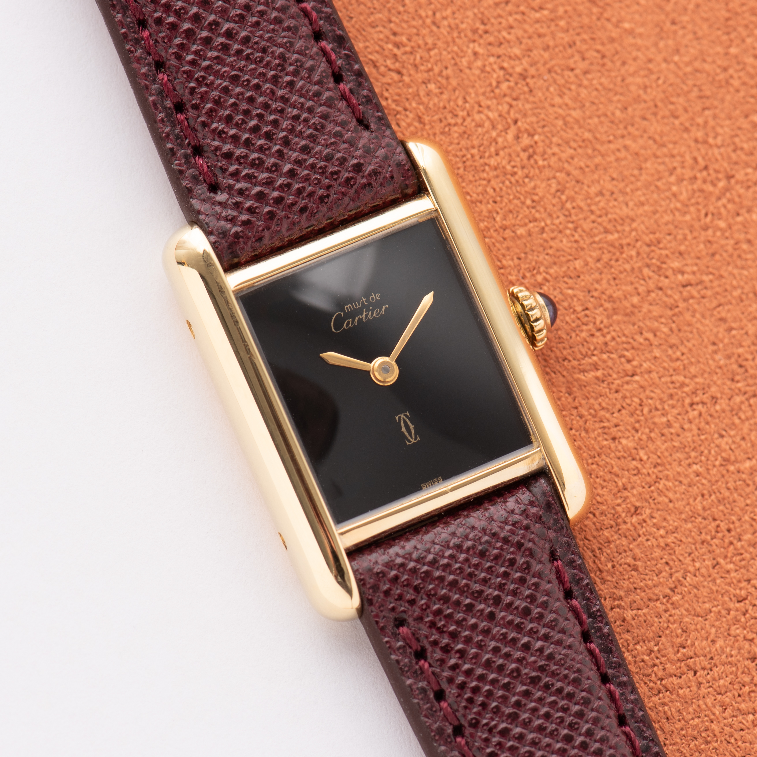 Zicht op Cartier Must de Tank Vermeil PM Onyx Black Dial from 1980