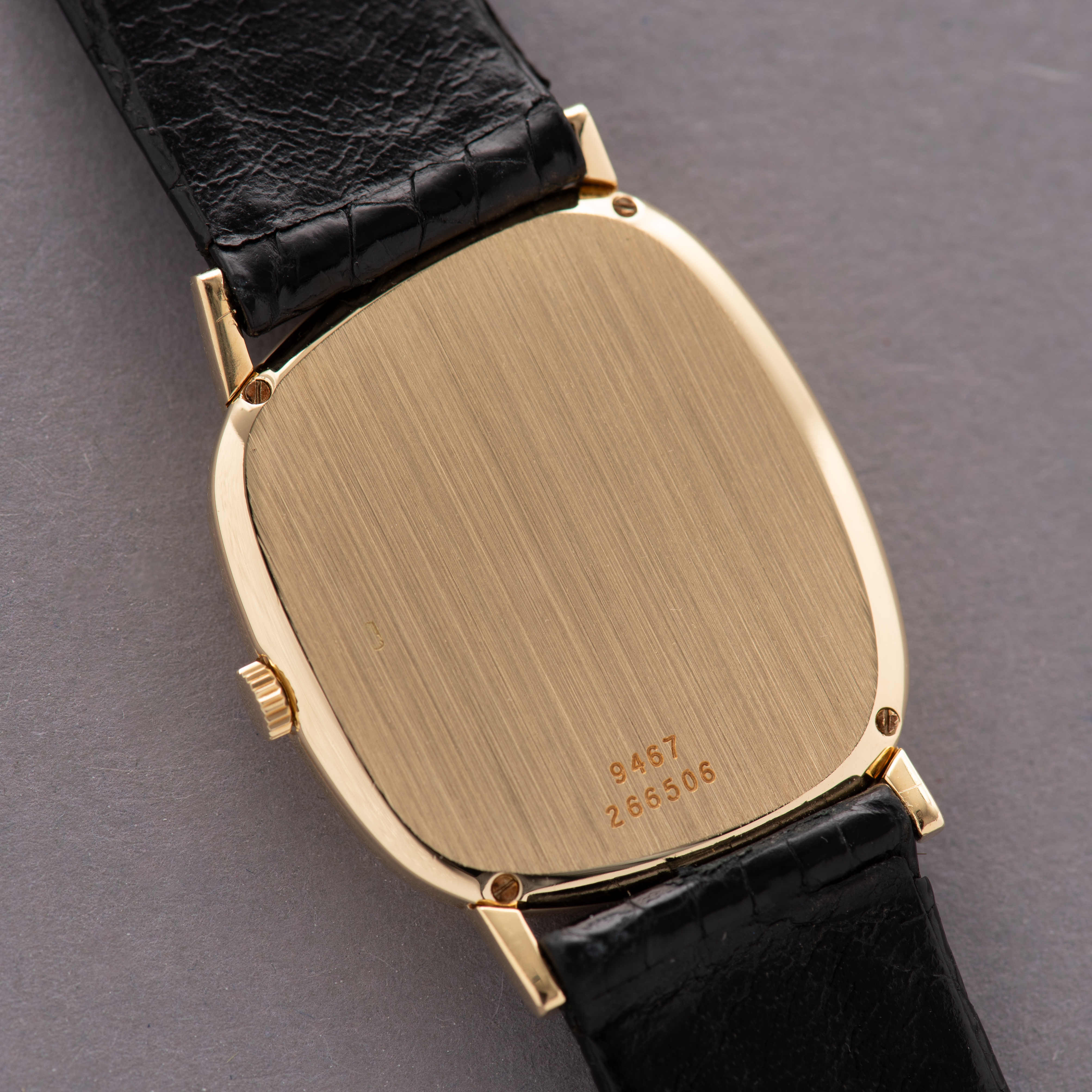 Vue de Piaget "asymétrique" gold 18K réf 9467 cal 9P