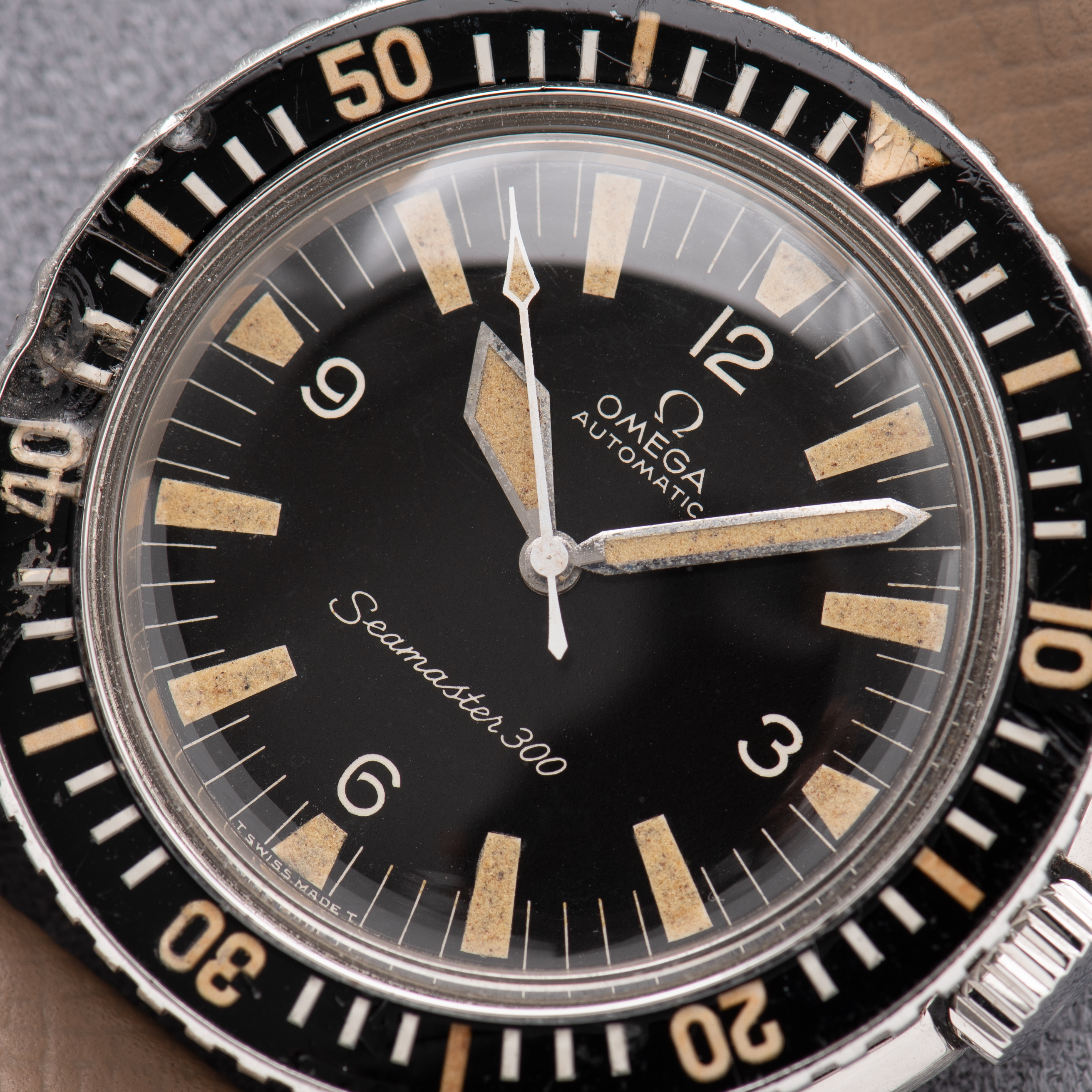 Vue de Omega Seamaster 300 Automatic HF Case Réf 165.024 from 1966