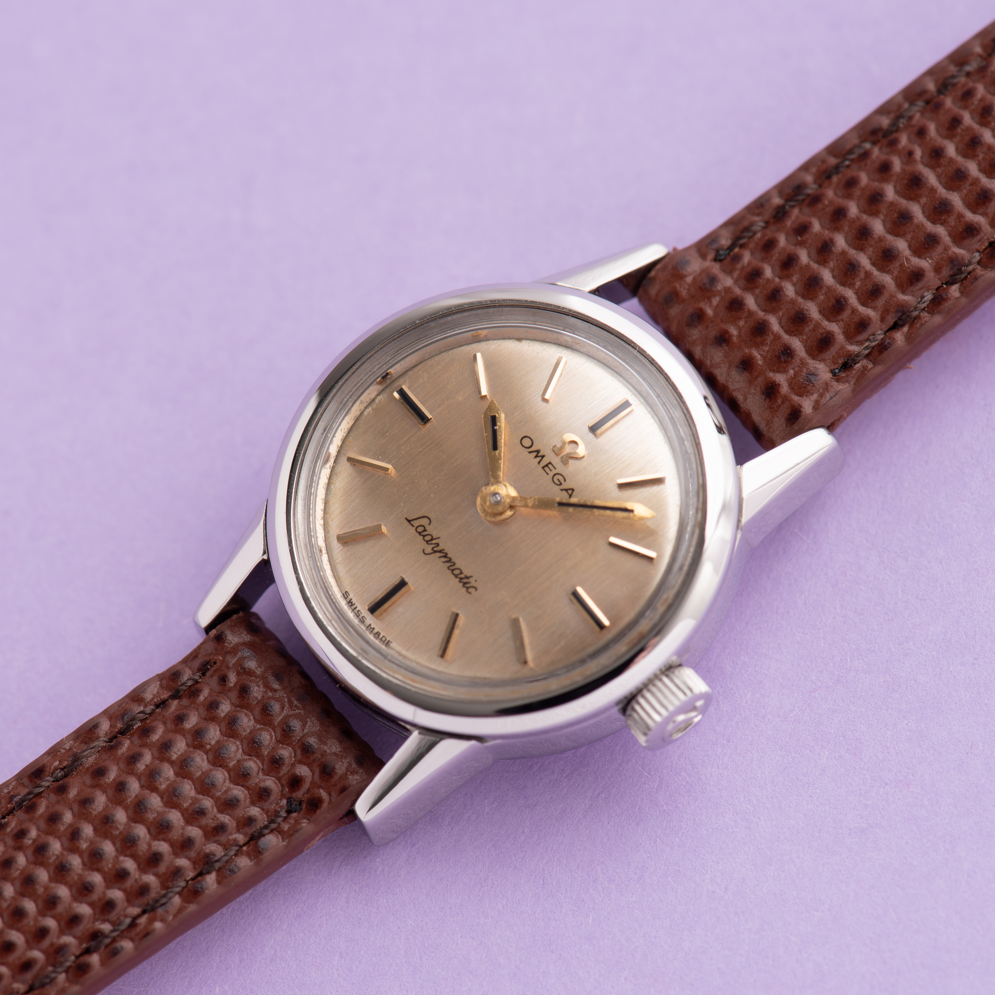 Vue de Omega Ladymatic réf 555001 cal 661 from 1963