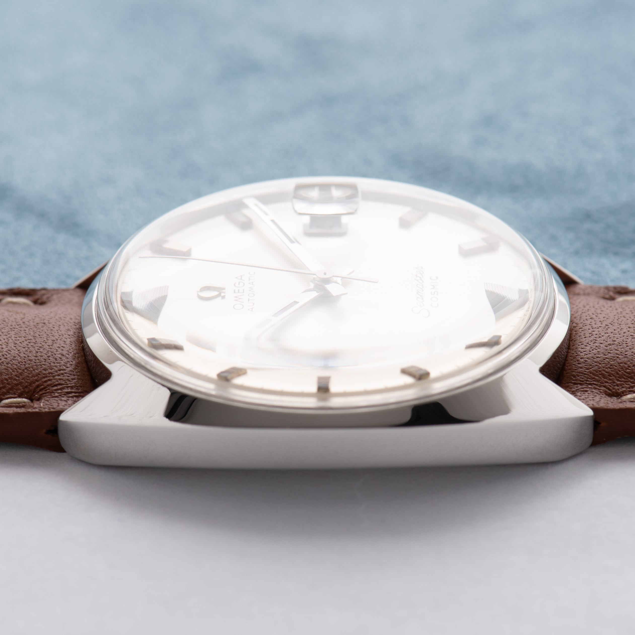 Zicht op Omega Automatic Seamaster Cosmic Silver Dial ref 166.026 cal 565 uit 1967