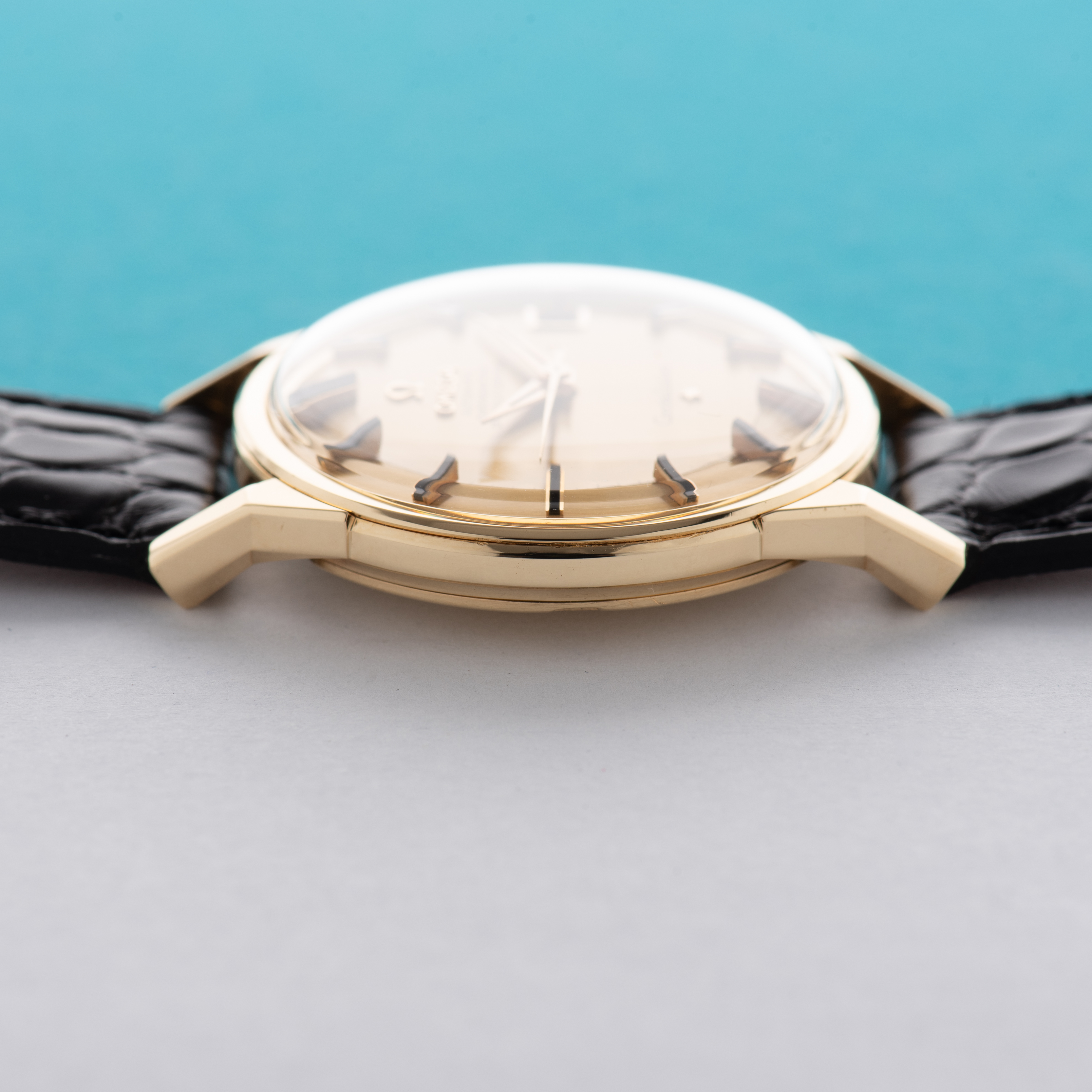 View of Omega Constellation Pie Pan 18K Gold Automatic FULL SET from 1964 Ref 168.005