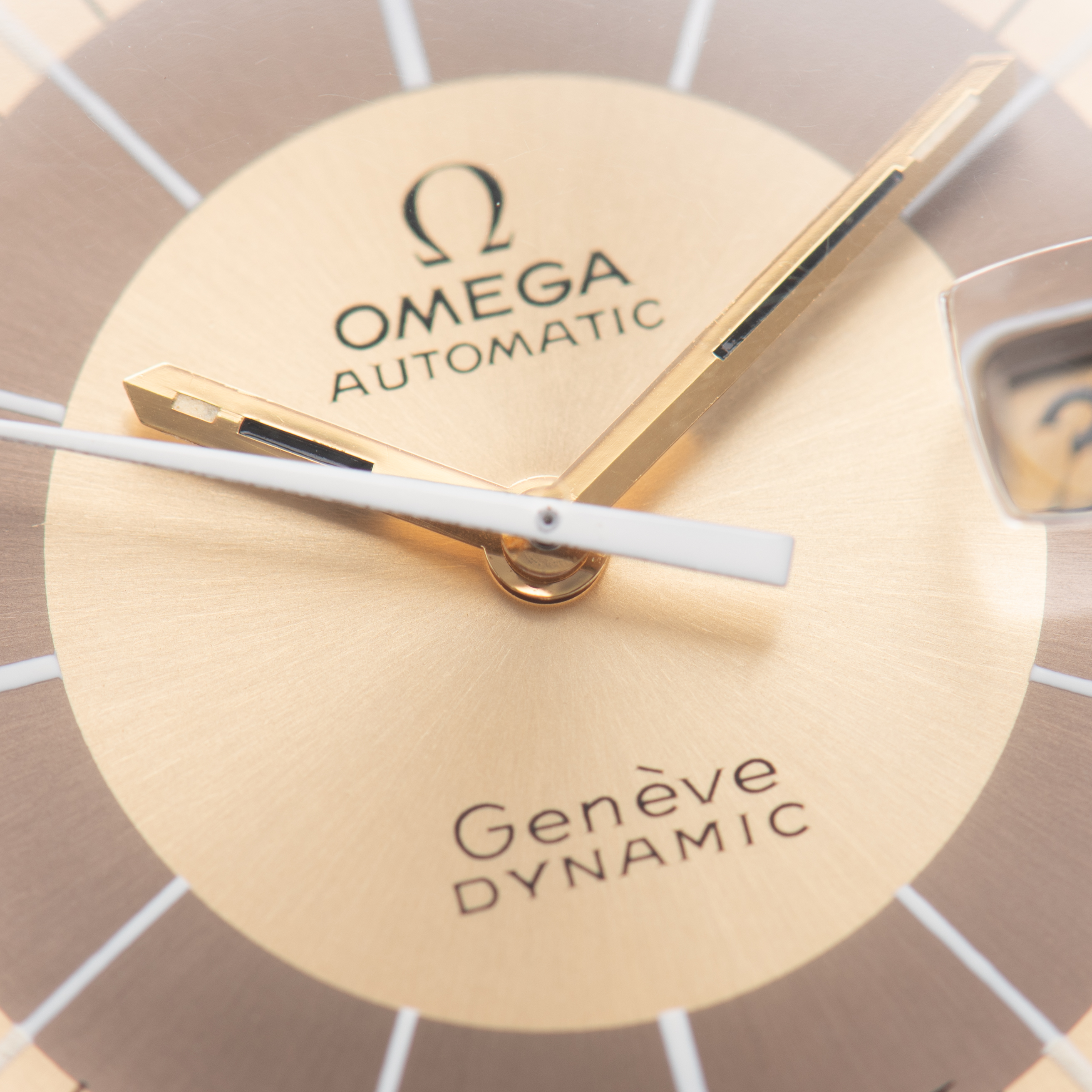 Zicht op Omega Genève Dynamic Automatic Day-Date Gold Capped from 1969 Réf 166.039 NOS