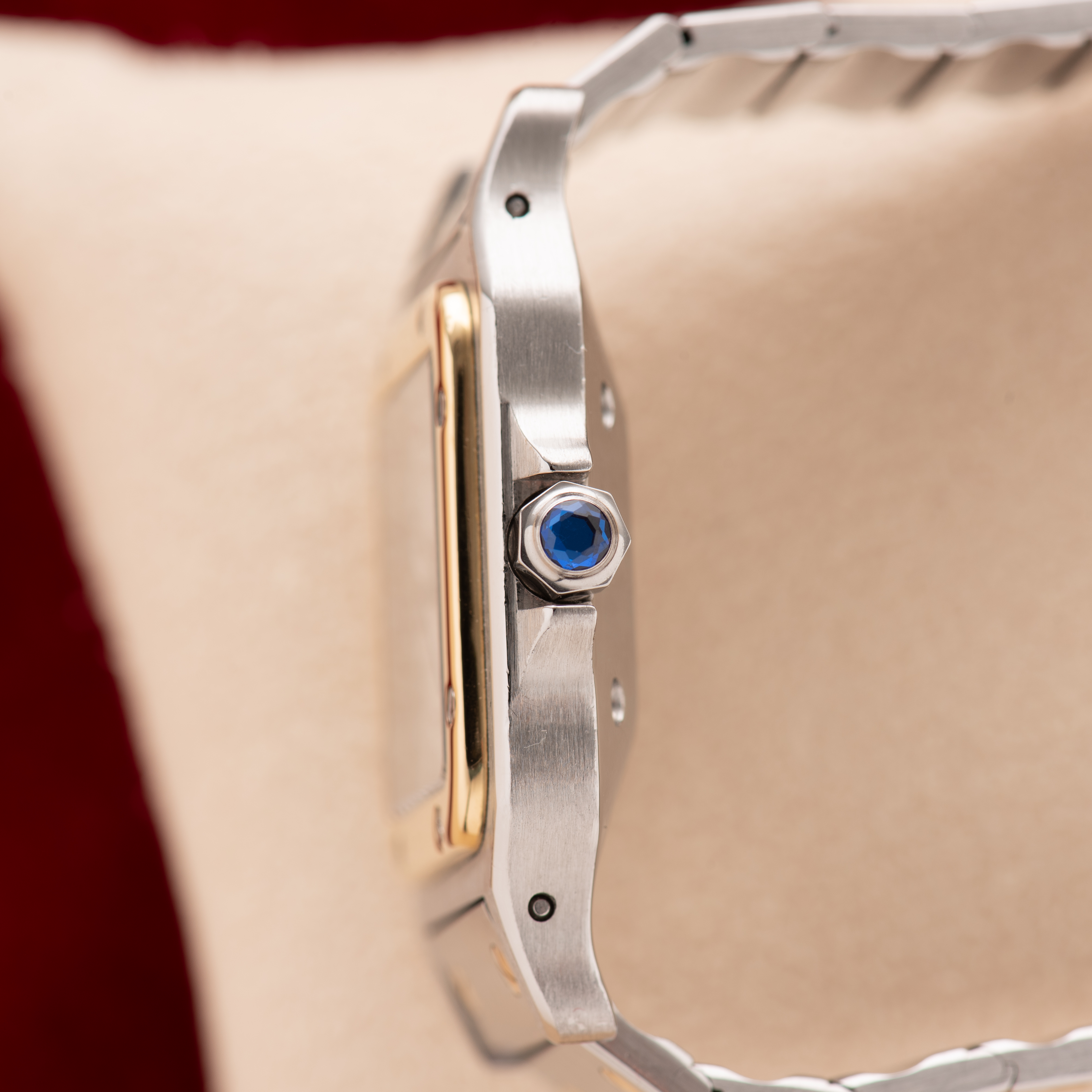 Zicht op Cartier Santos Galbée goud/staal ref 2961 cal 077