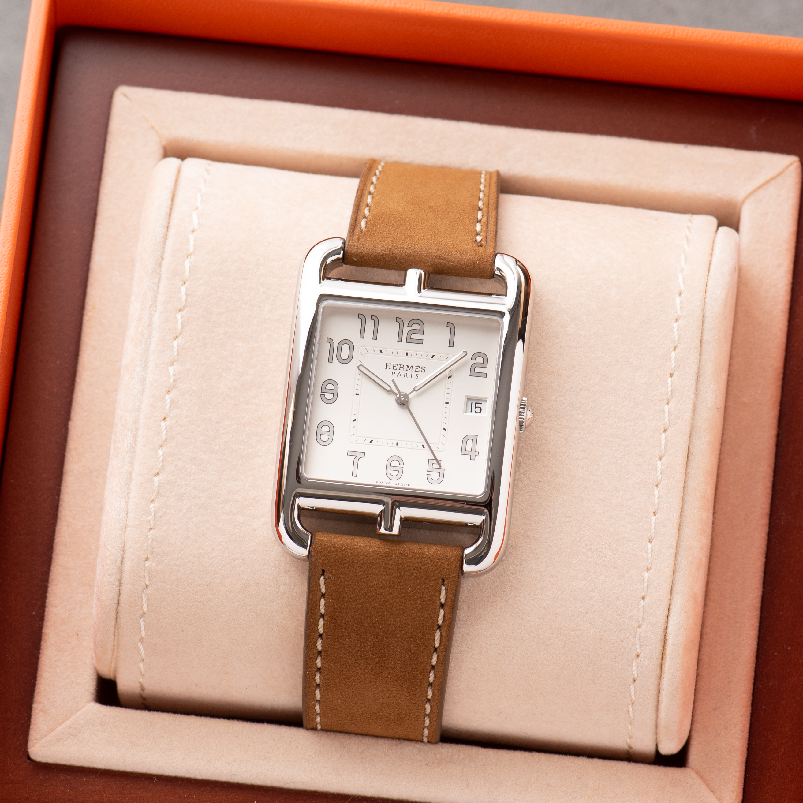 View of Hermes Cape-Cod GM Silver Dial réf CC1 810 Full Set 2019