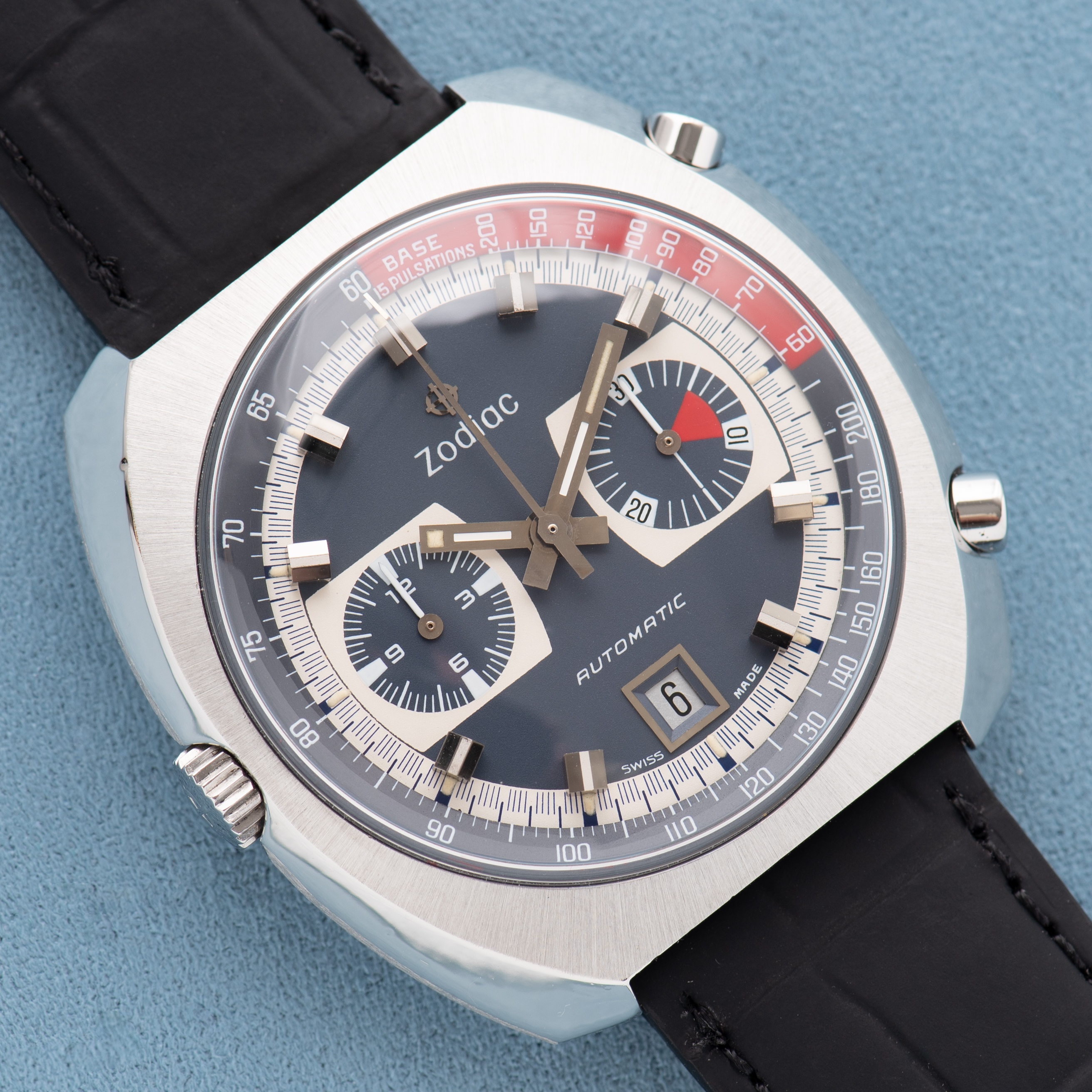 Zicht op Zodiac Chronograph Automatic Blue Dial Cal 12 (11) vanaf 1970