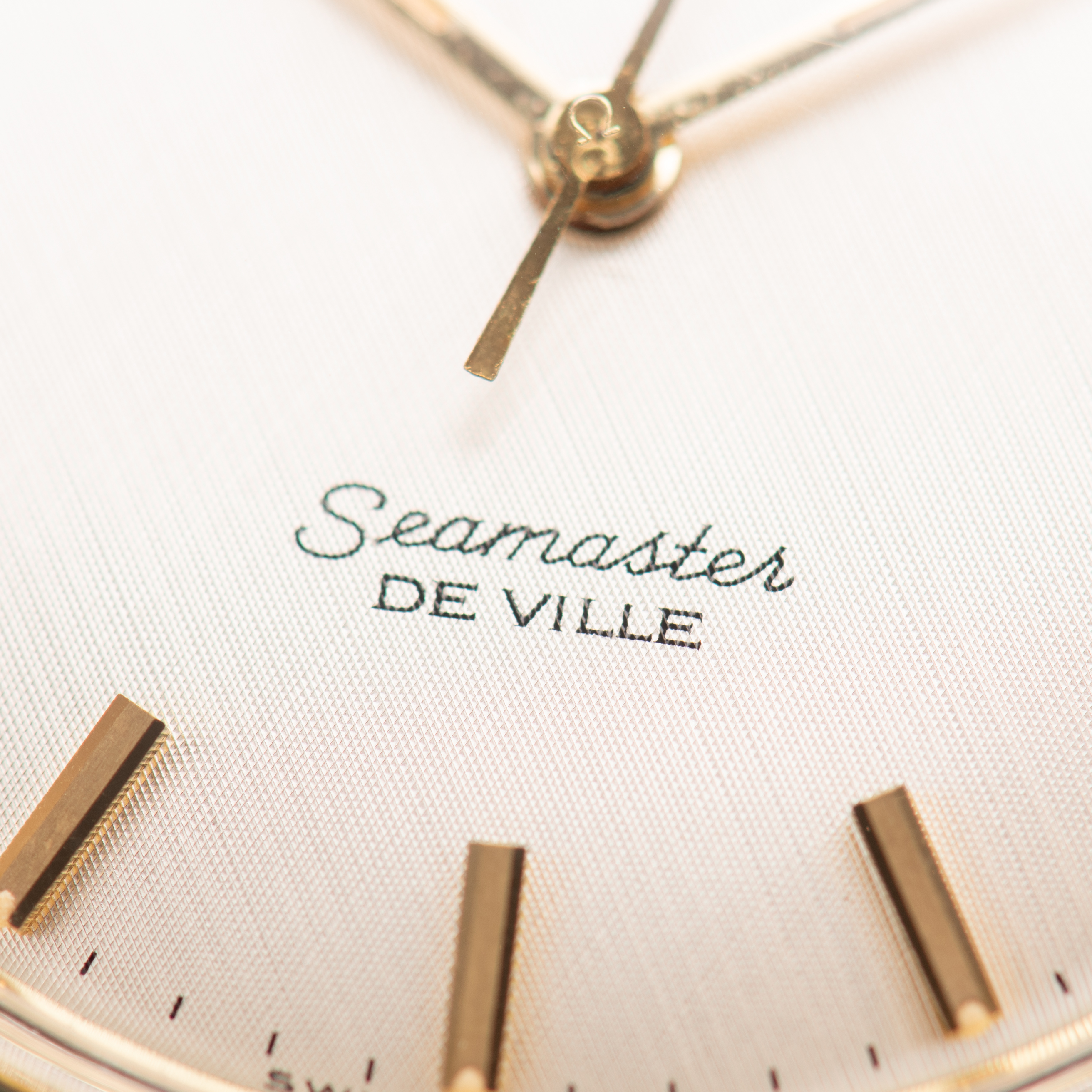 Vue de Omega Seamaster De Ville "Linen Dial" Crème Gold/Steel Réf 166.020 from 1963