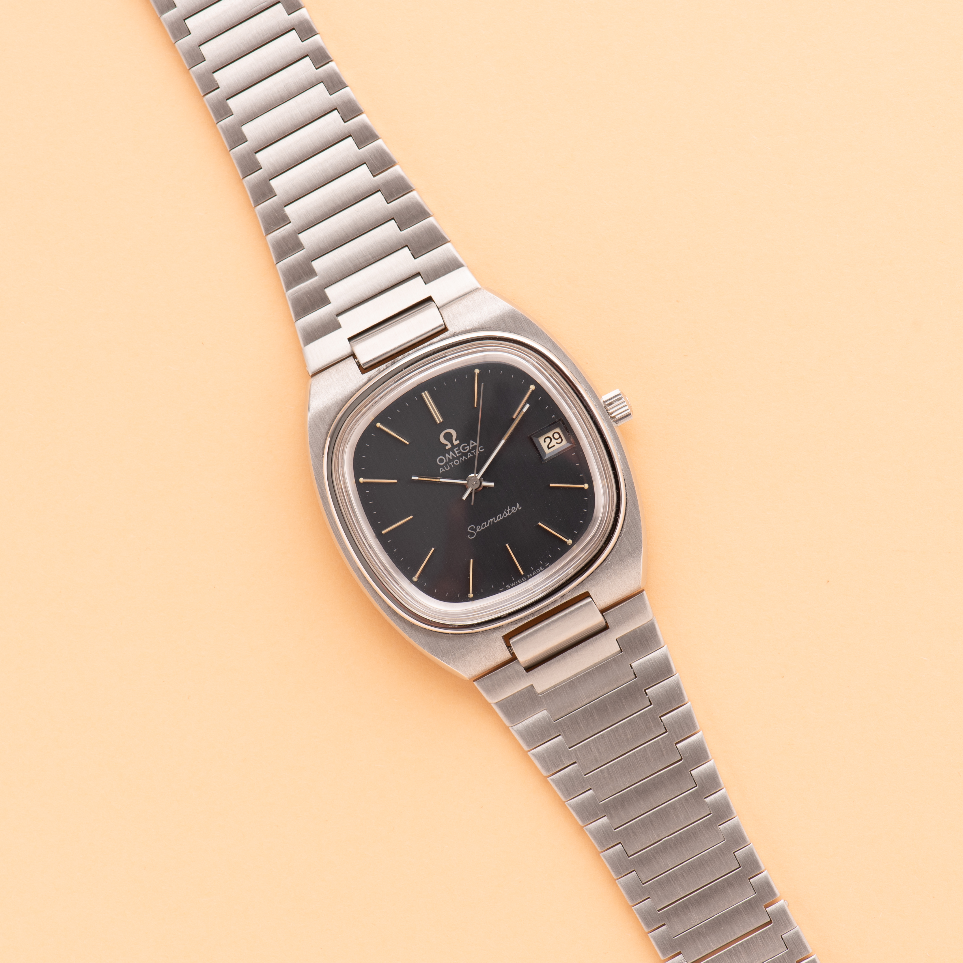 View of Omega Seamaster Automatic from 1977 réf 166.0207