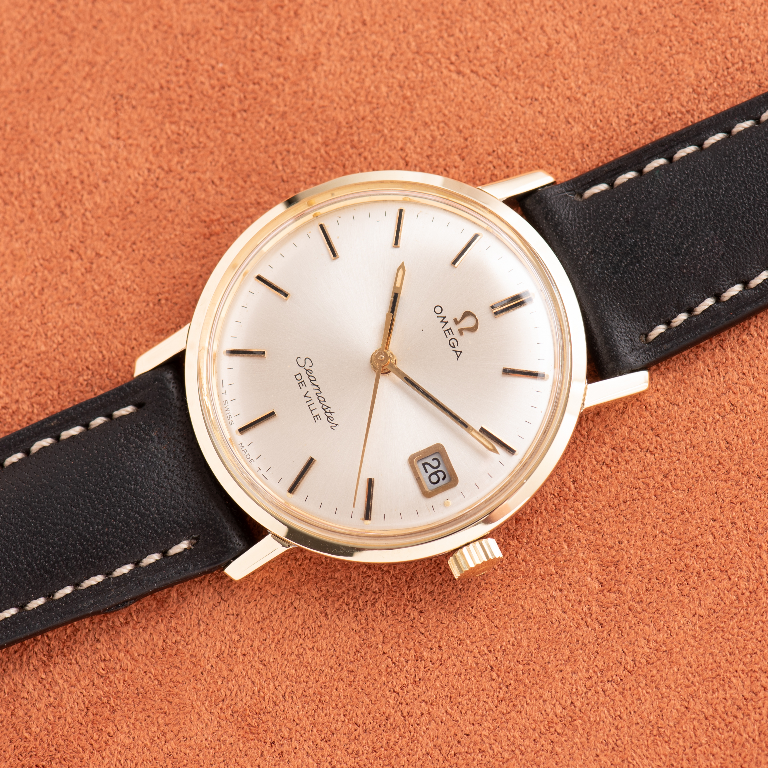 Zicht op Omega Seamaster De Ville Datum Gold/Staal Ref 136.020 vanaf 1972