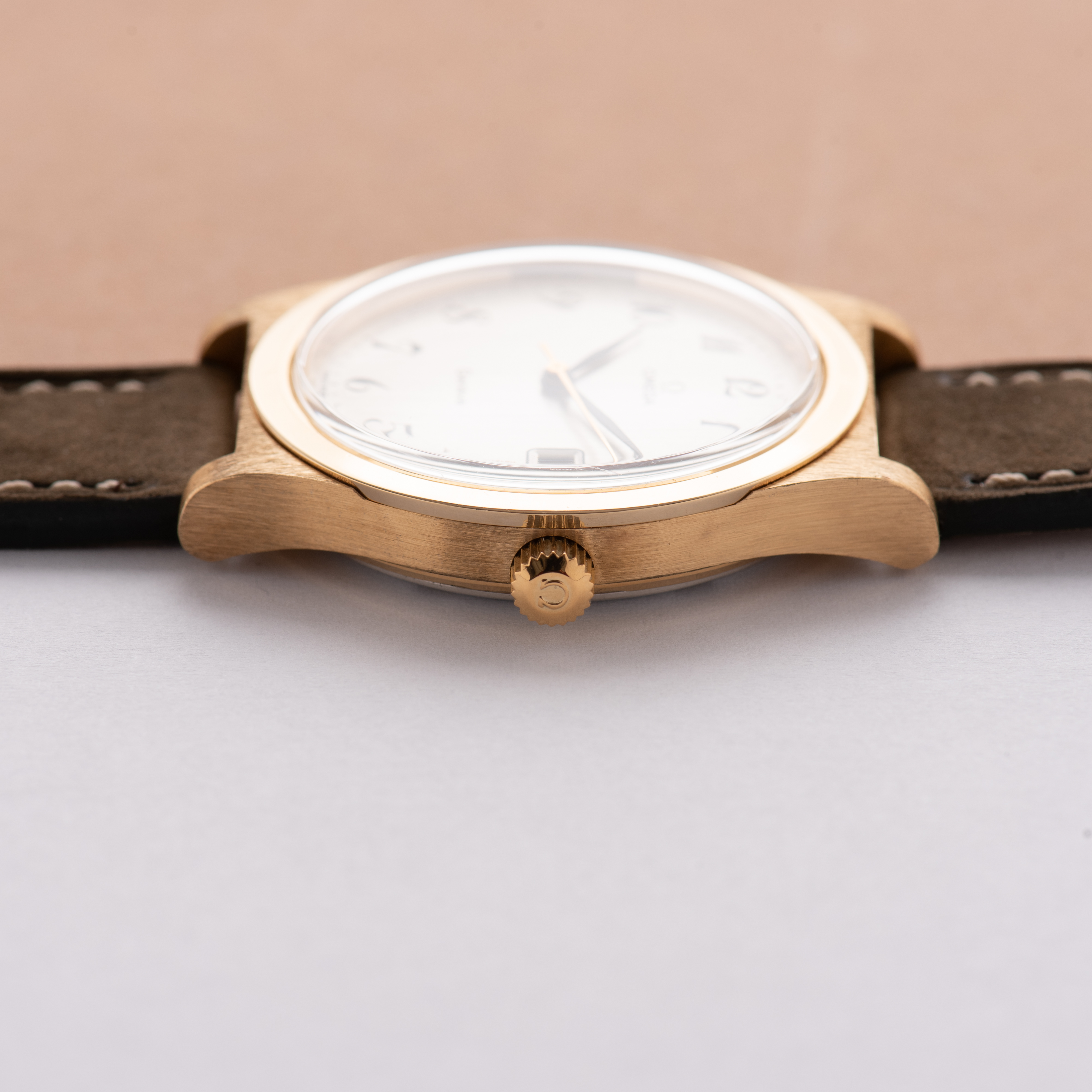 Vue de Omega Genève Mécanique Date Breguet Dial Réf 166.0102 from 1974