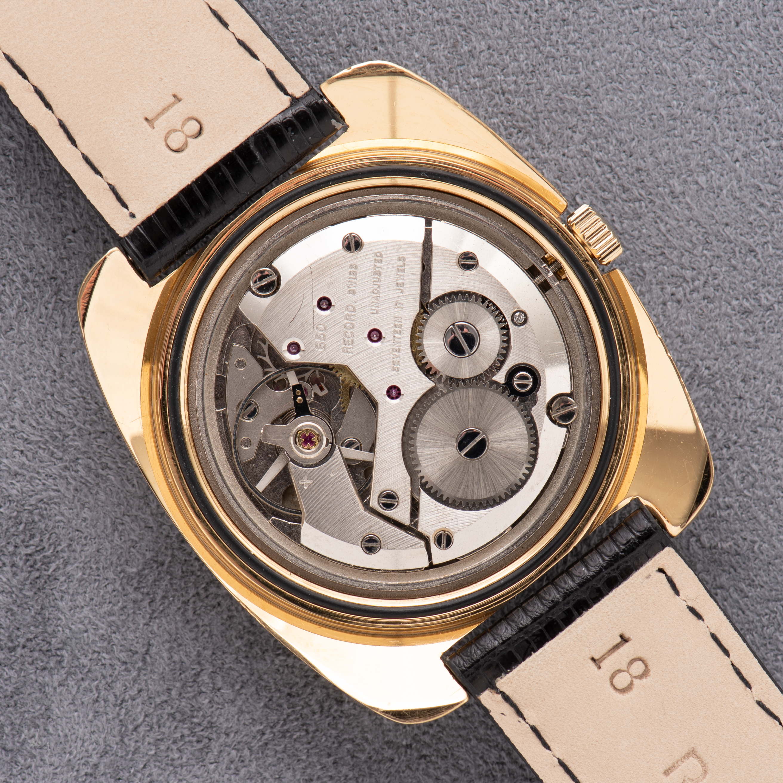 Zicht op Longines Record mécanique réf 714103 cal 650