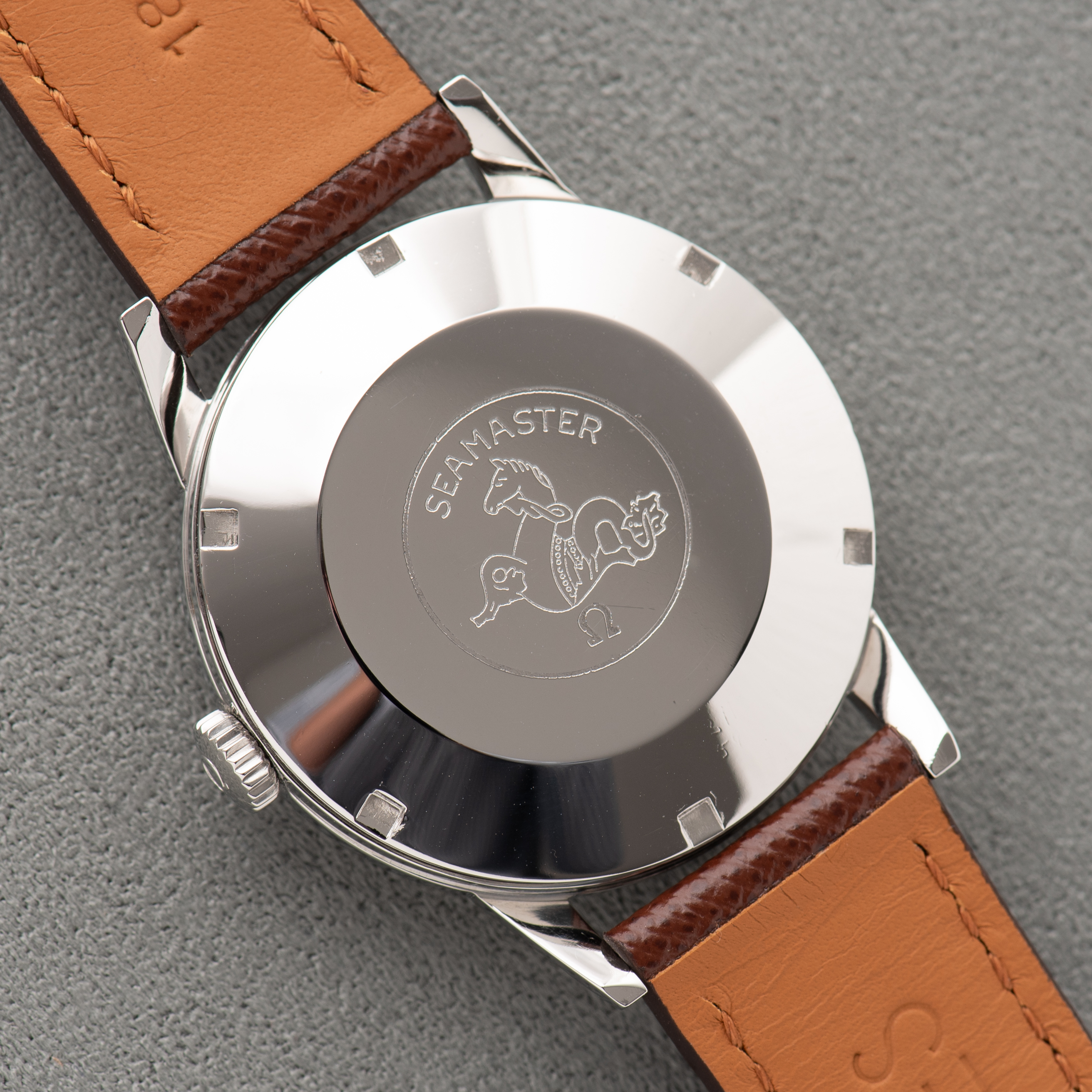 Zicht op Omega Seamaster 30 "Linnen Dial" uit 1962 Ref 135.0003-62-SC
