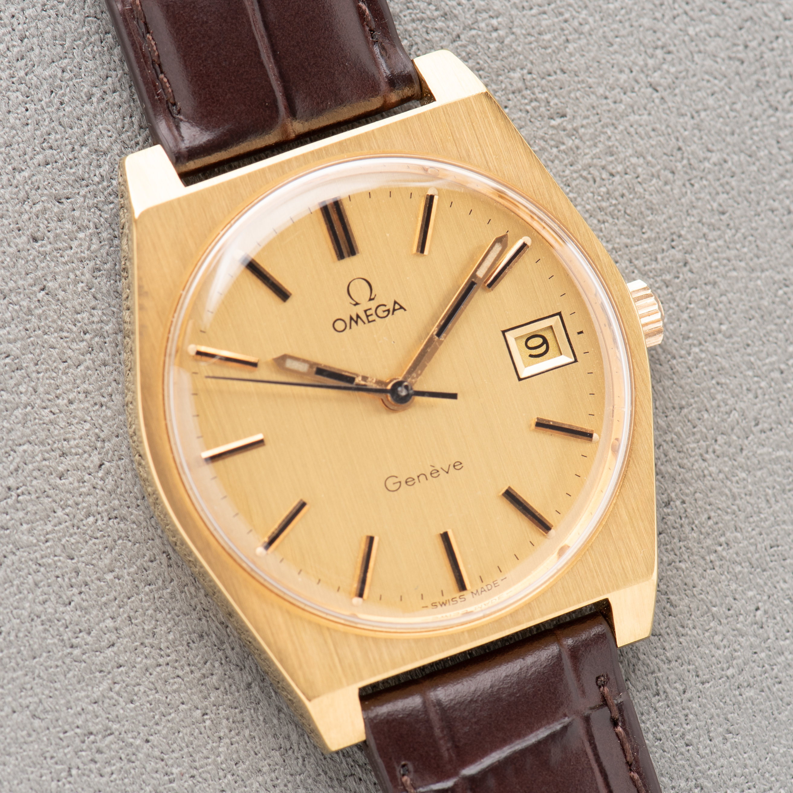 Vue de Omega Genève Date Gold Dial Réf 136.0049 from 1972