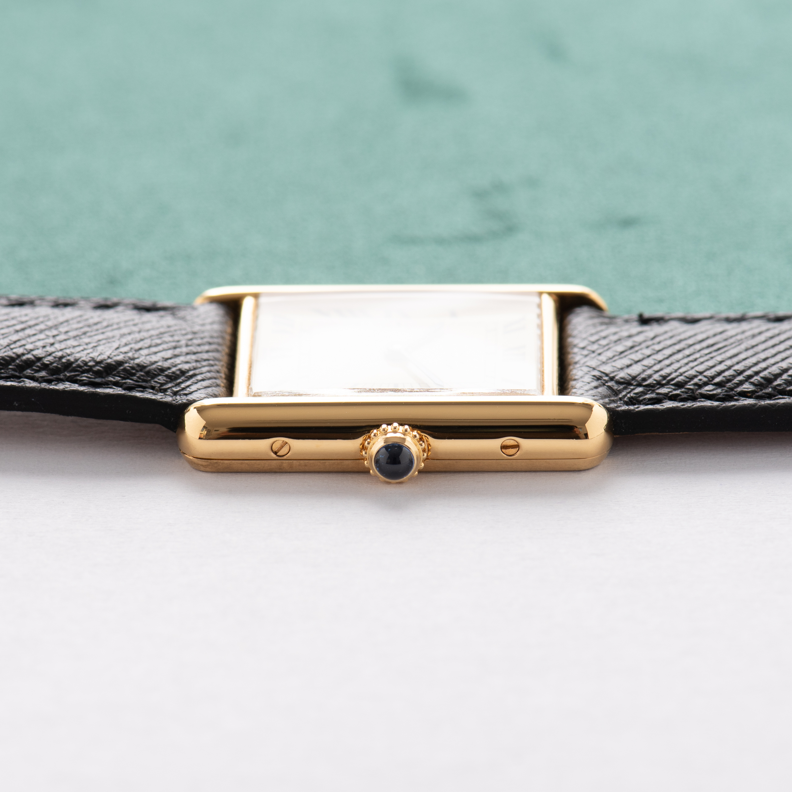 Zicht op Cartier Tank De Must Vermeil GM Lemon Roman dial Ref 590005 vanaf 1980-1990