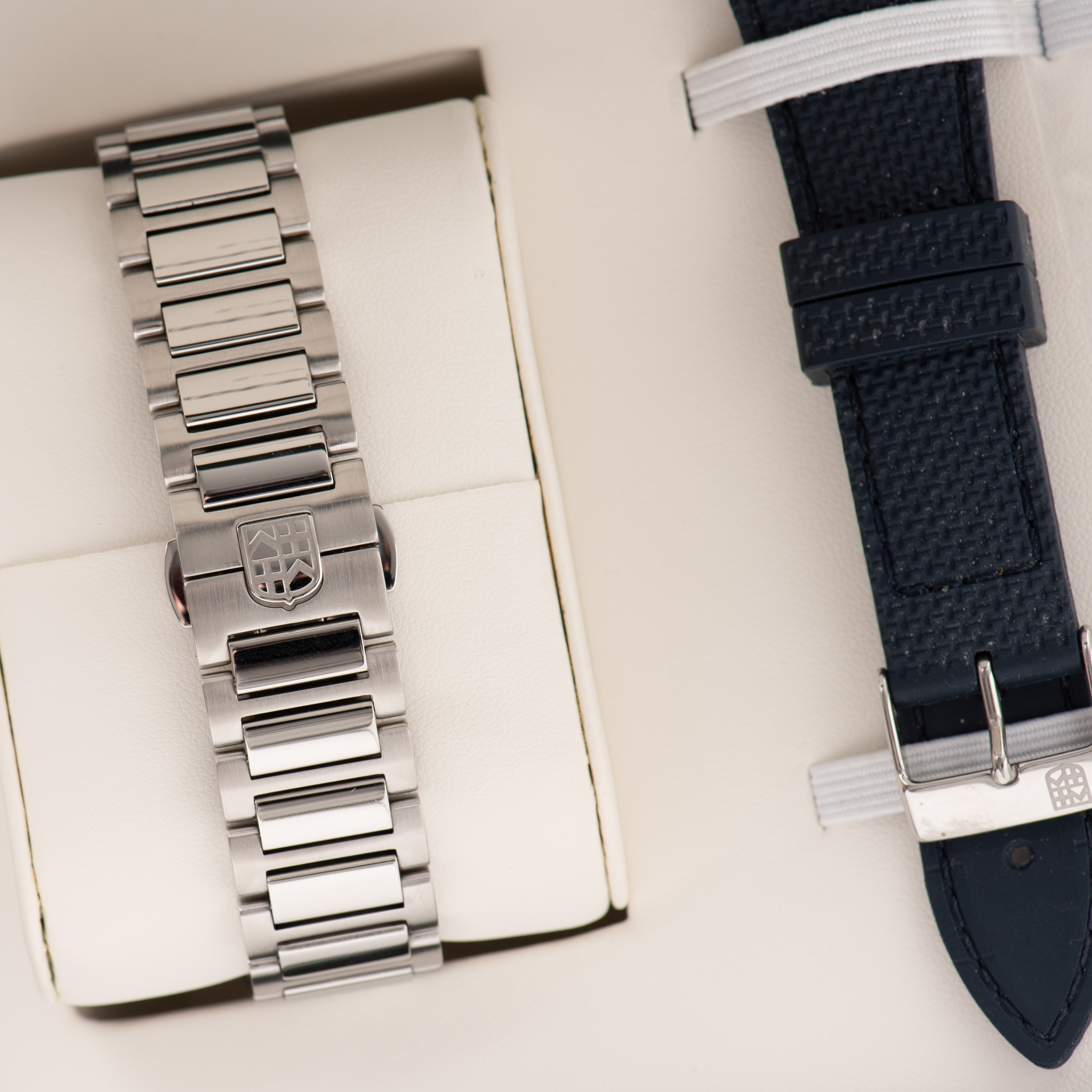 View of Frederique Constant Highlife Automatic White dial réf FC-303S3NH26B Full set