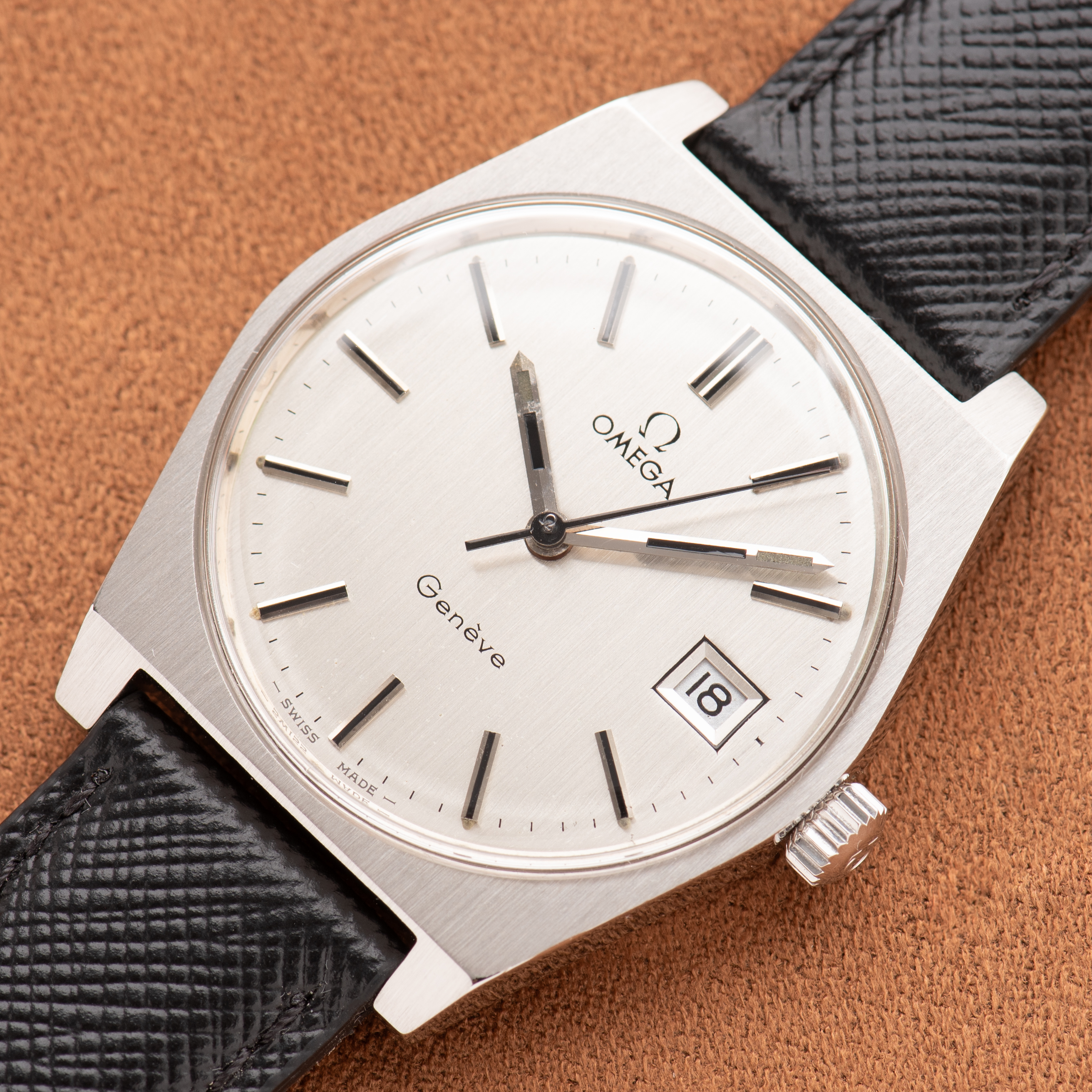 View of Omega Genève Date Silver Dial Réf 136.0049 from 1972