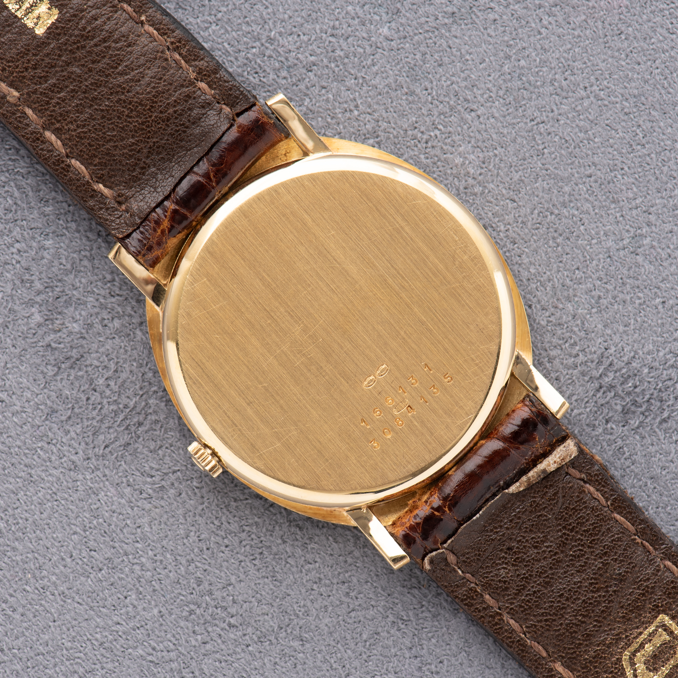 View of Universal Genève Ellipse Micro-Rotor cal 2-66 Gold 18K New Old Stock