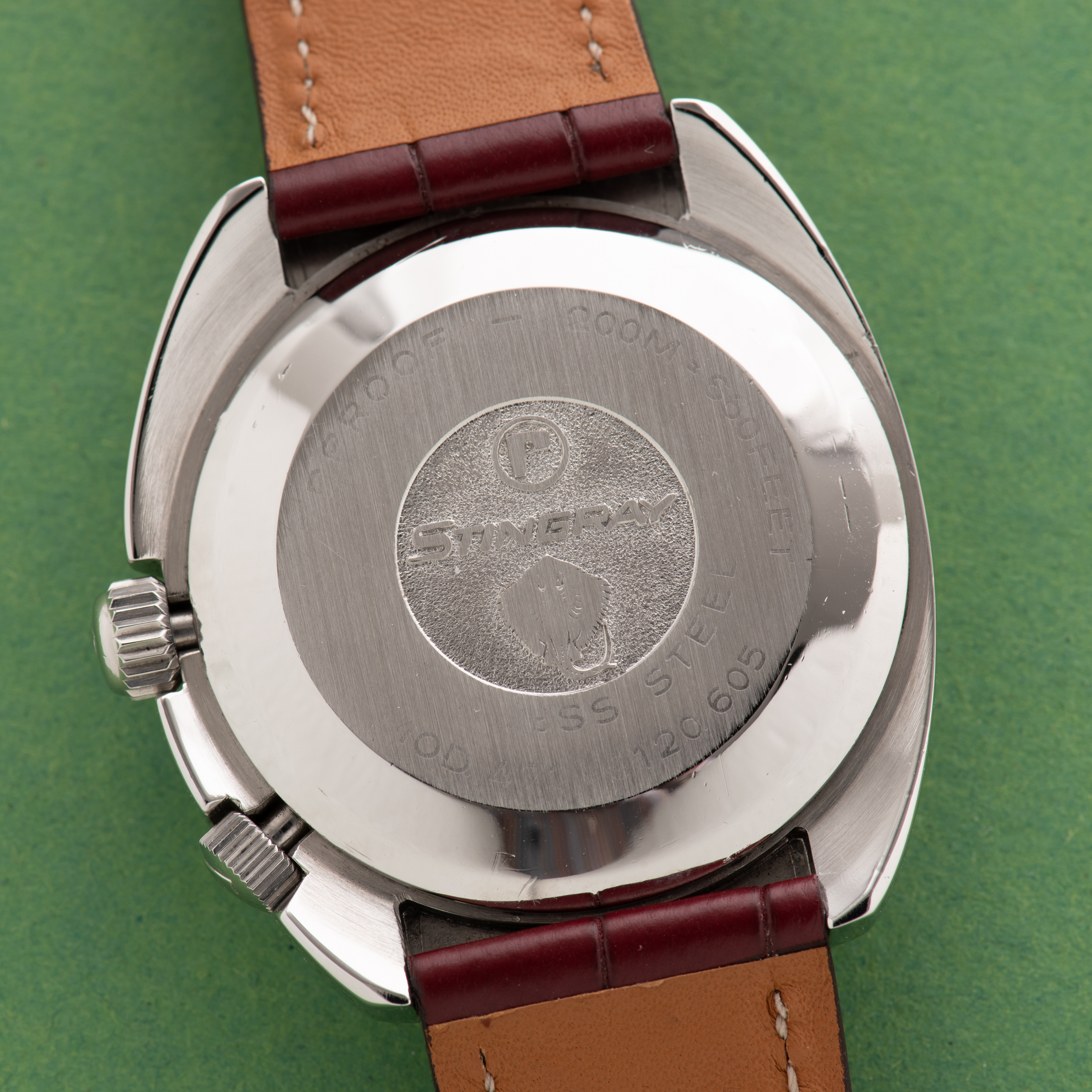 Zicht op Roamer Stingray S automatic Sub 200M ref 471-9120,605 cal MST471
