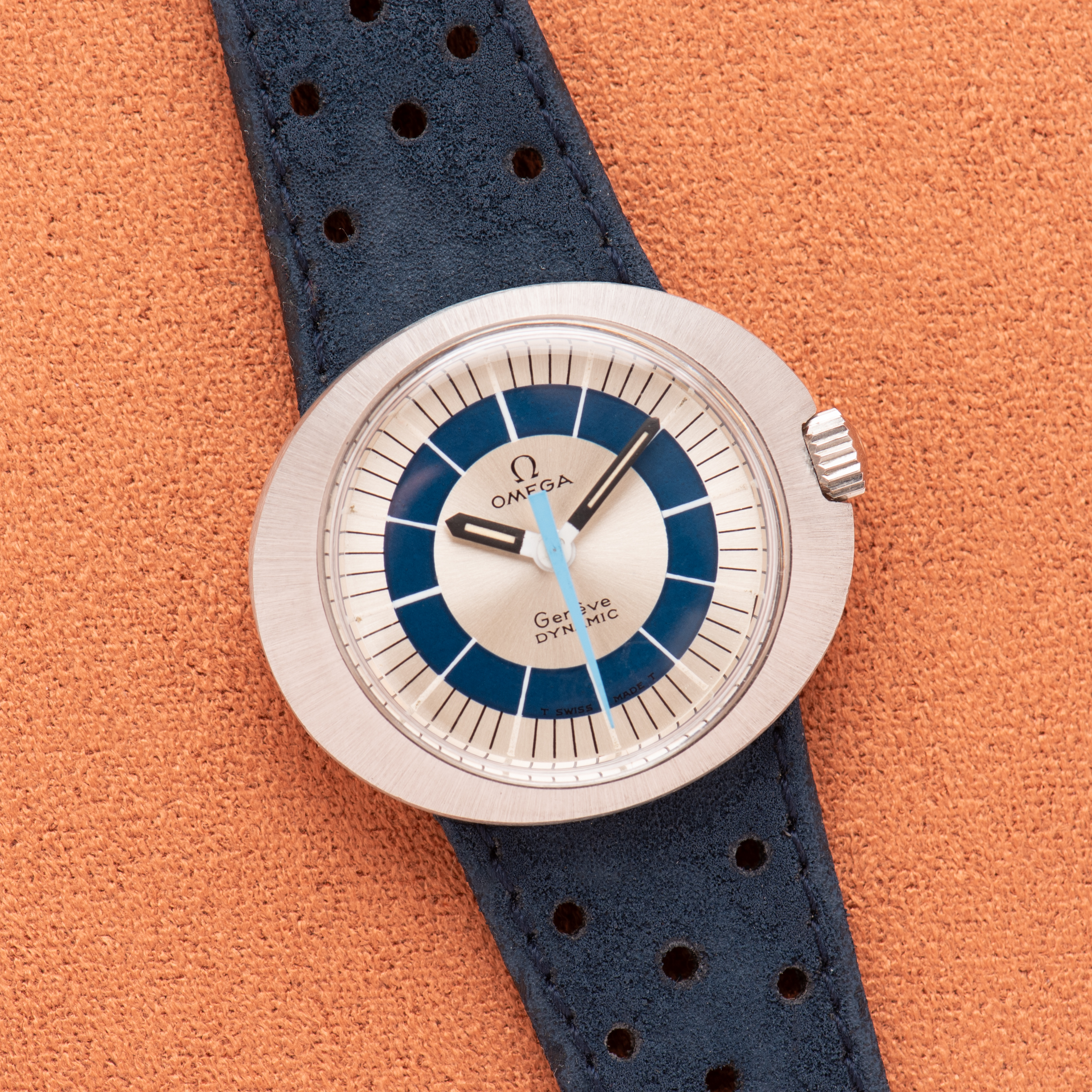 Vue de Omega Genève Dynamic Woman Mécanique Date Blue dial Réf 566.015 from 1968