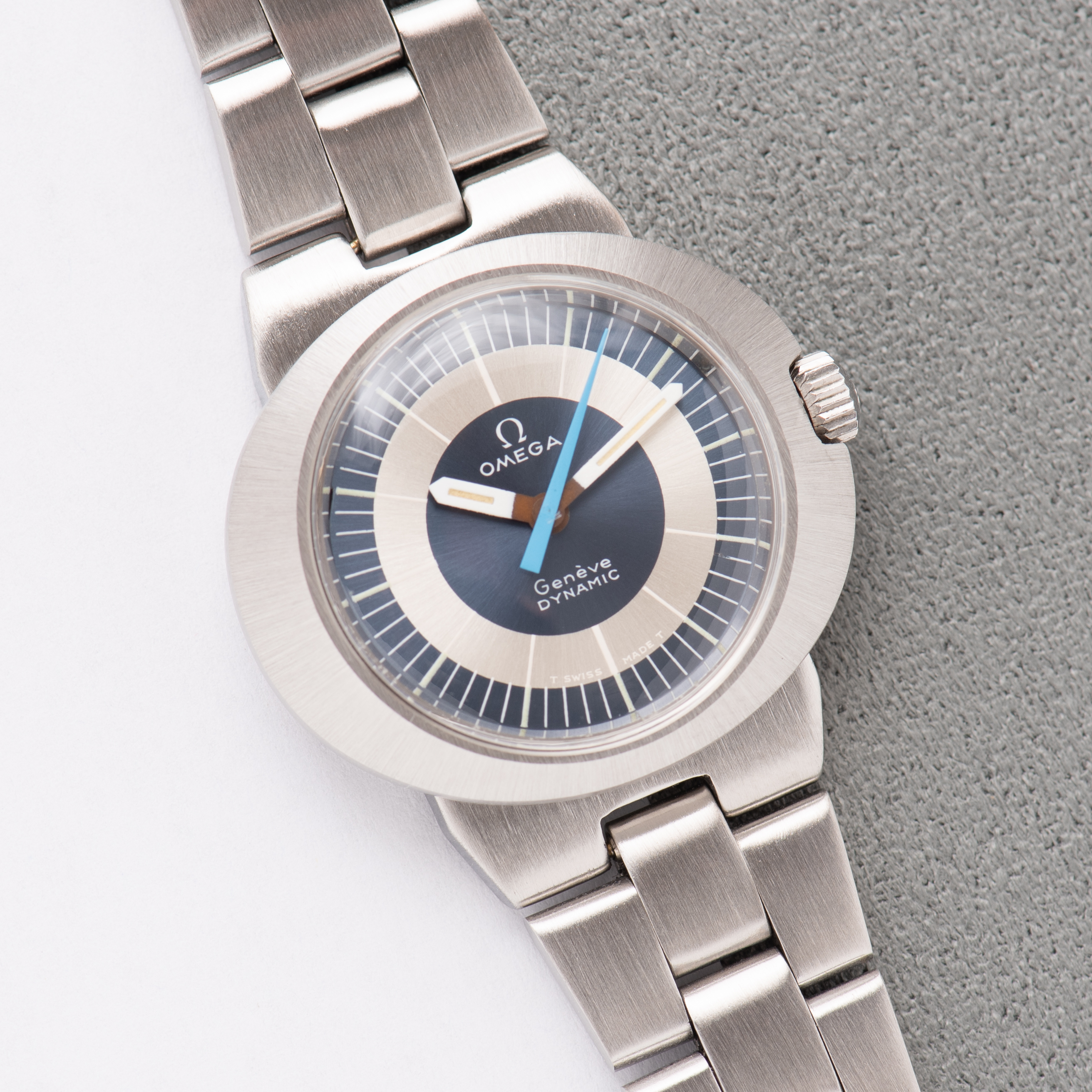 Vue de Omega Genève Dynamic Woman Mécanique Date Blue dial Réf 566.015 from 1971