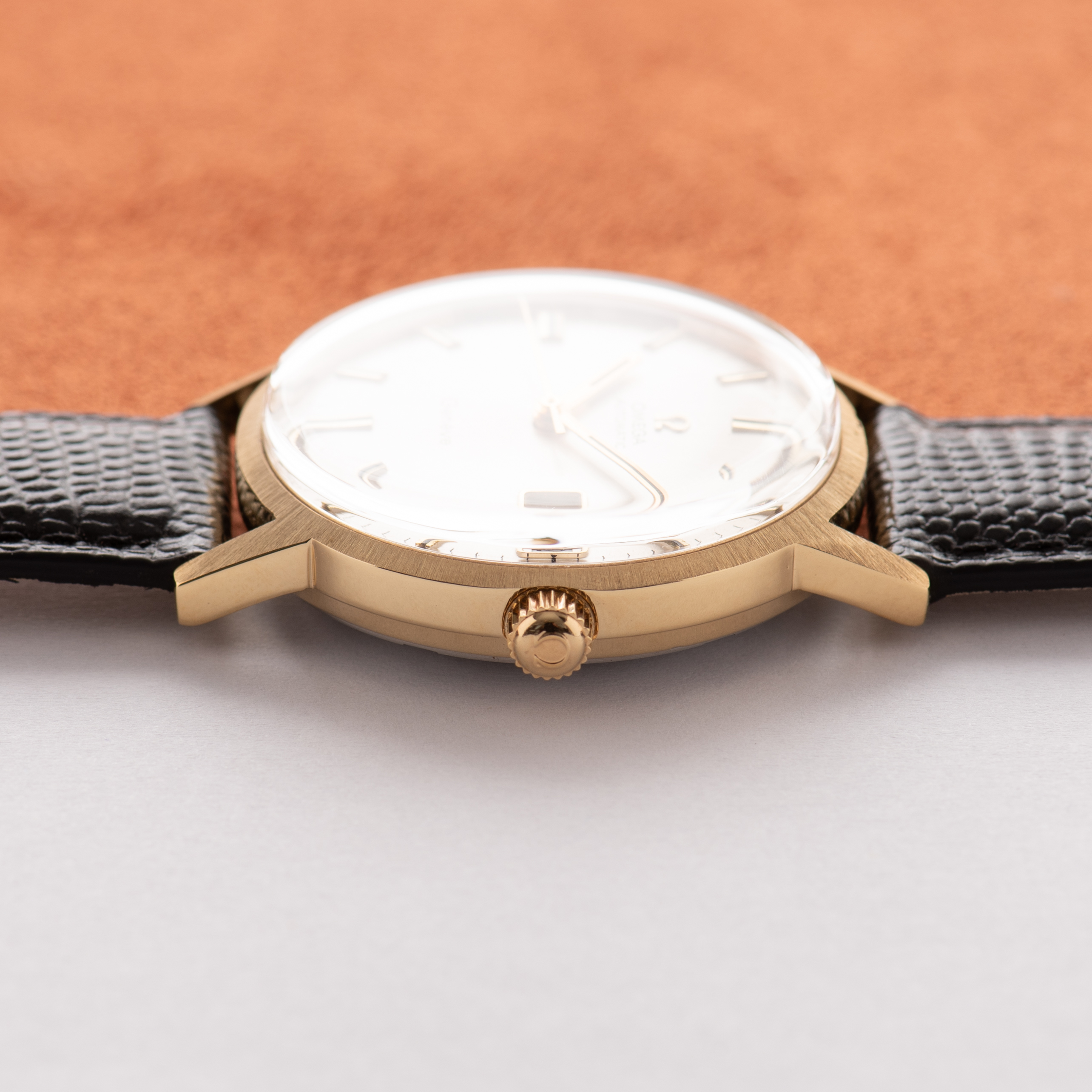 Vue de Omega Automatic Genève Date Silver/creme Dial Goldplated Réf 166.070 from 1969