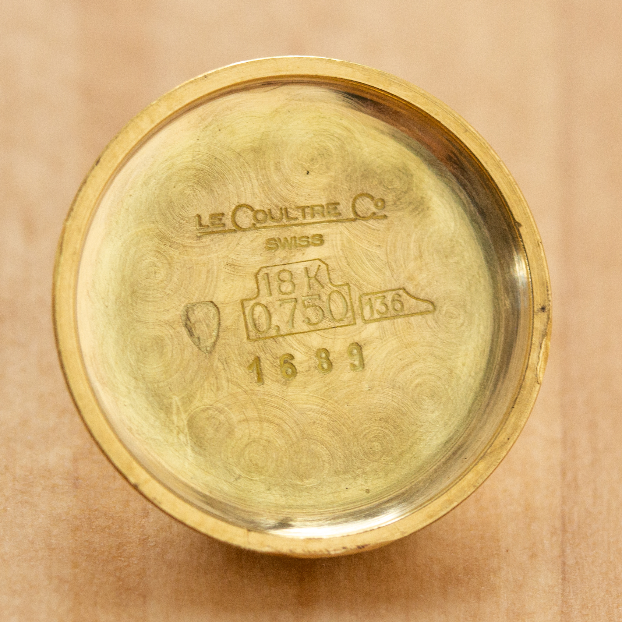Vue de Jaeger LeCoultre en or 18k réf 1689 K840
