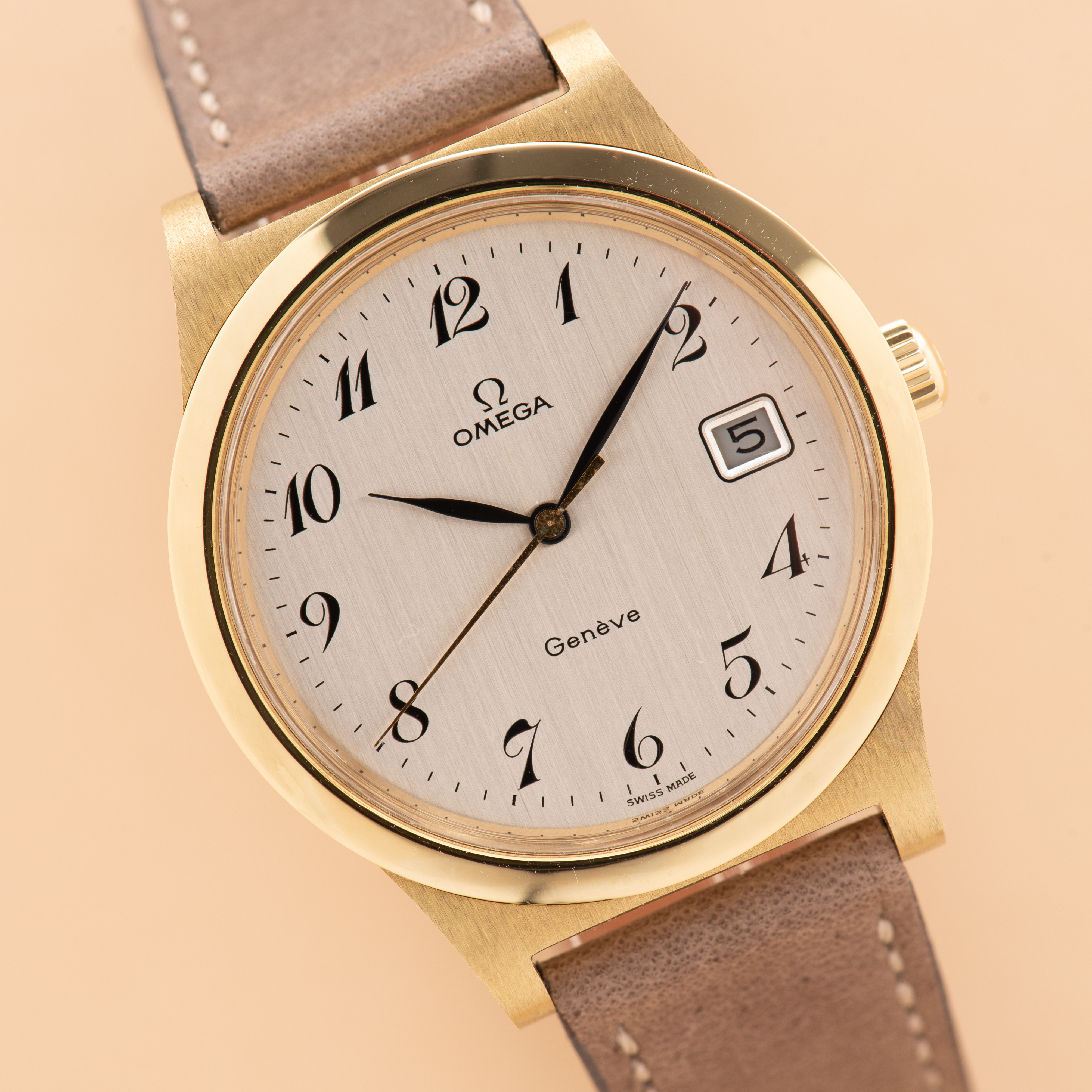 View of Omega Genève Mécanique Date Breguet Dial Réf 136.0102 from 1972
