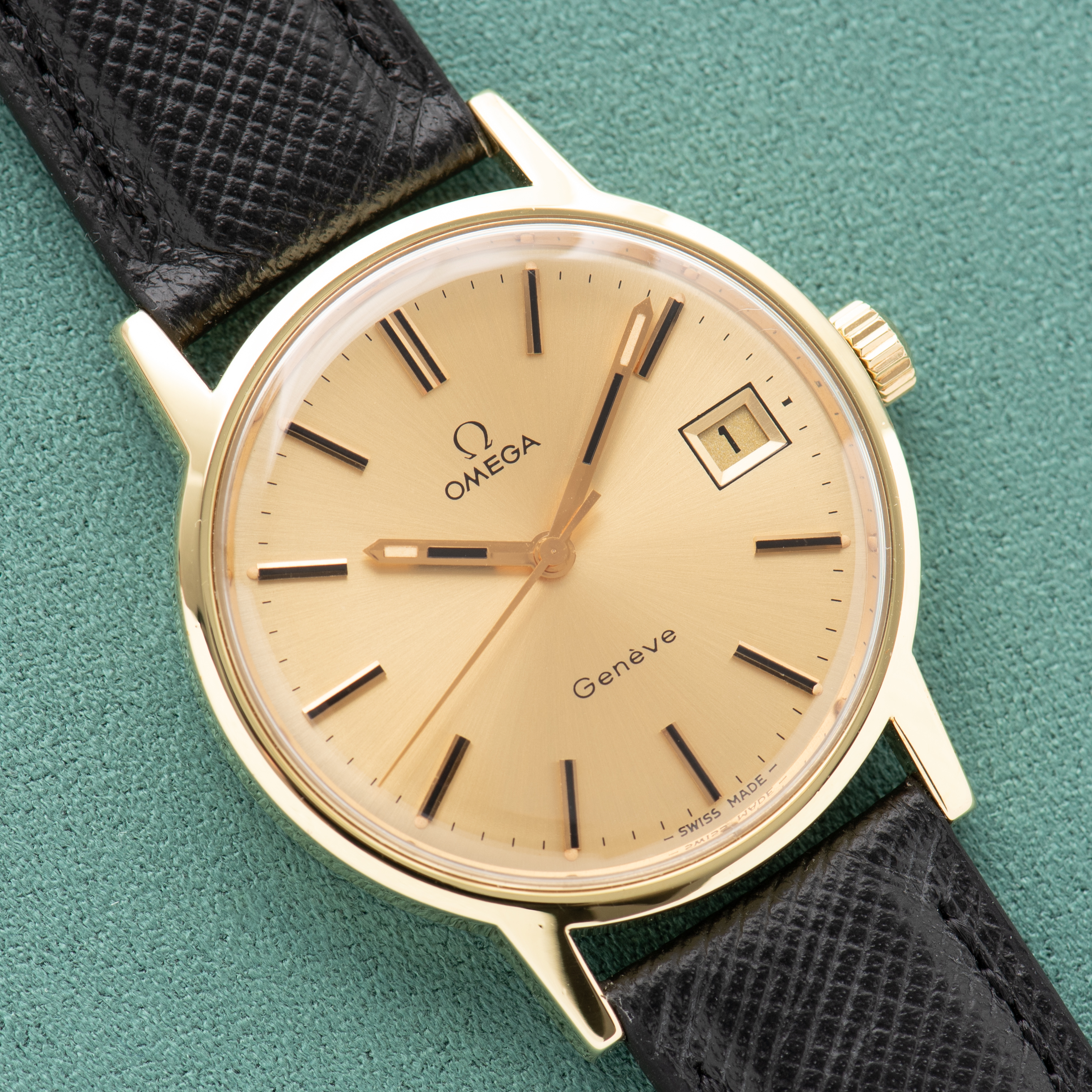 Zicht op Omega Genève Gouden wijzerplaat Ref 136.0099 uit 1972