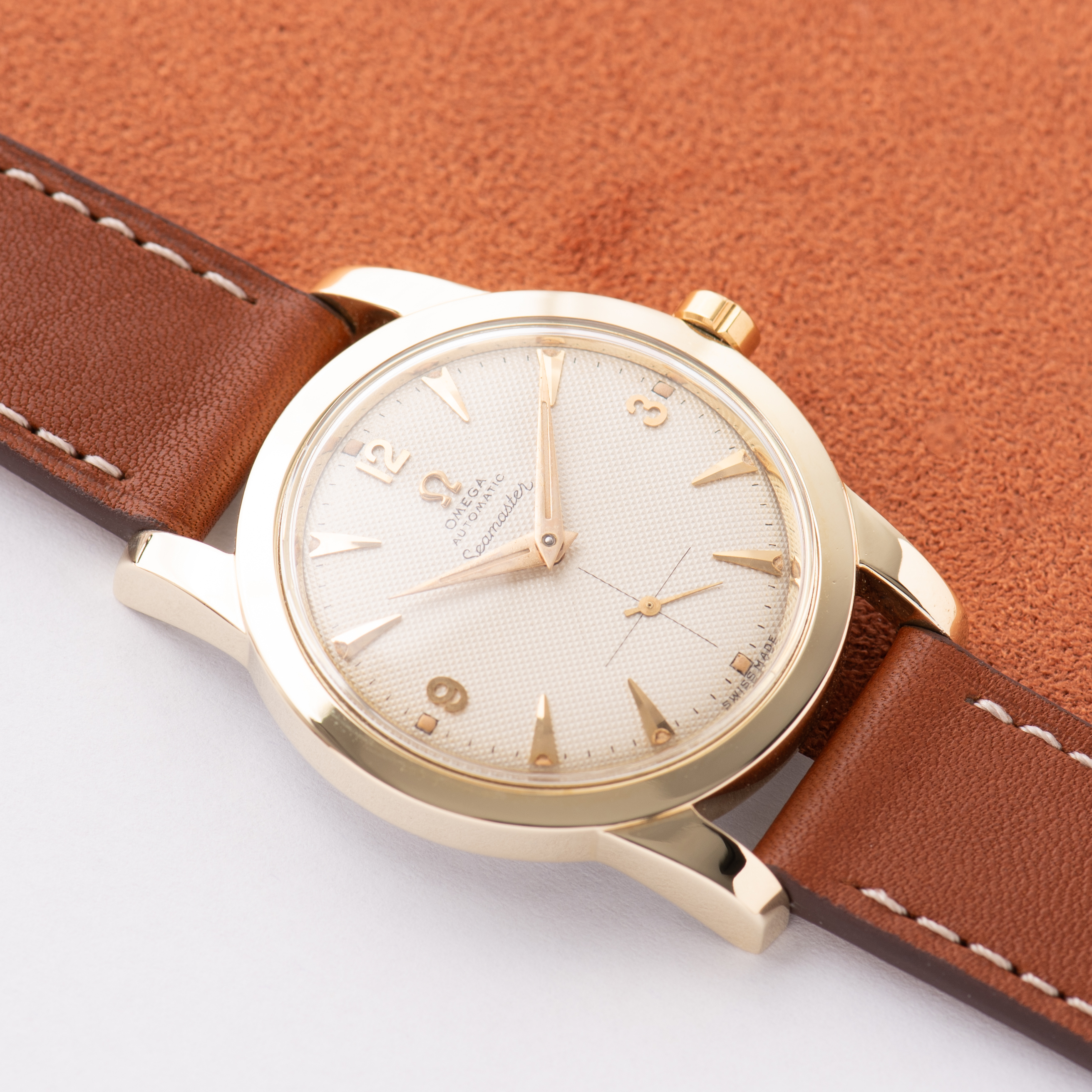 Vue de Omega Seamaster Automatic Bumper Beefy Lugs "Honeycomb dial" 1952 réf 2576-21