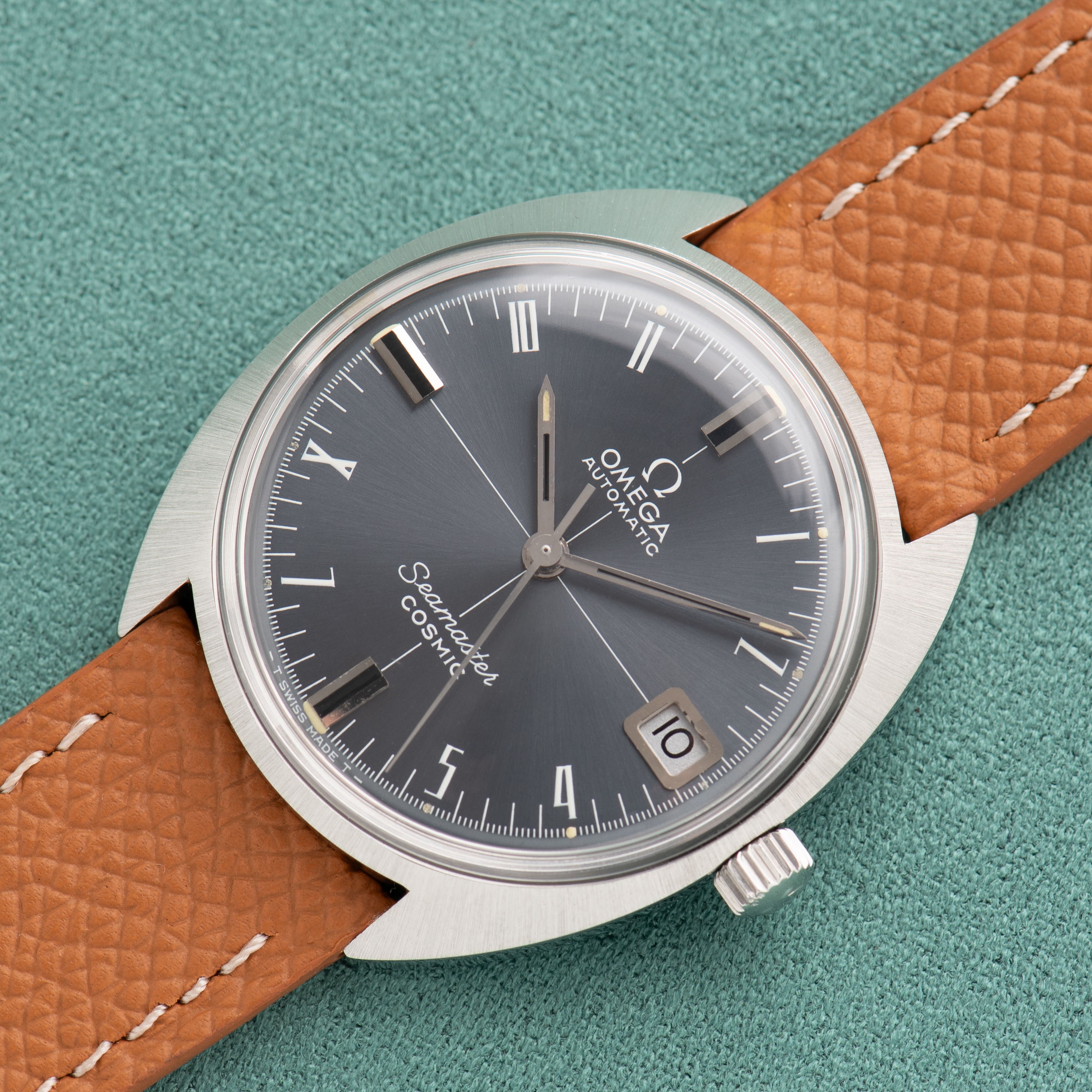 View of Omega Automatic Seamaster Cosmic "Crosshair" Grey Dial Date Réf 166.023