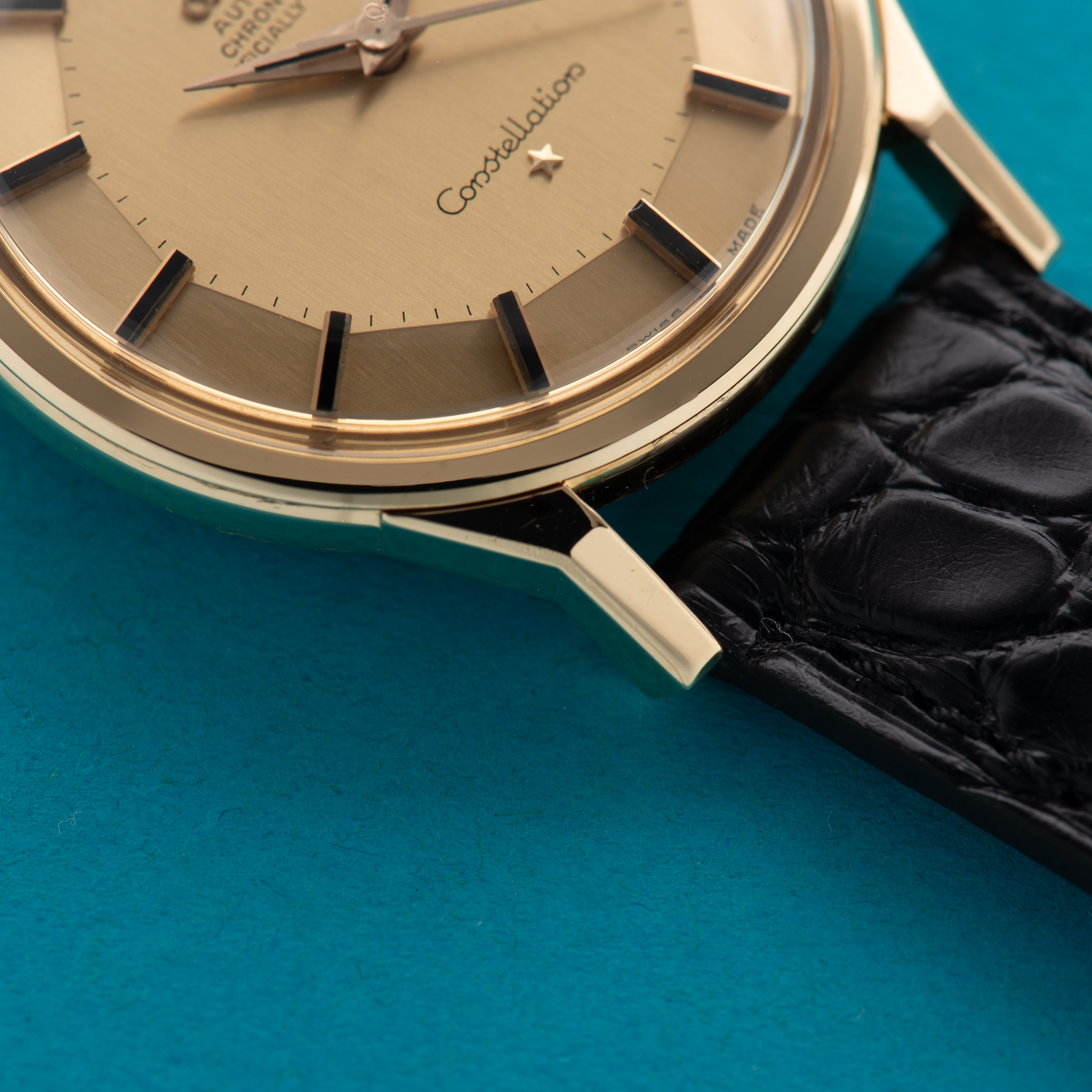 View of Omega Constellation Pie Pan 18K Gold Automatic FULL SET from 1964 Ref 168.005