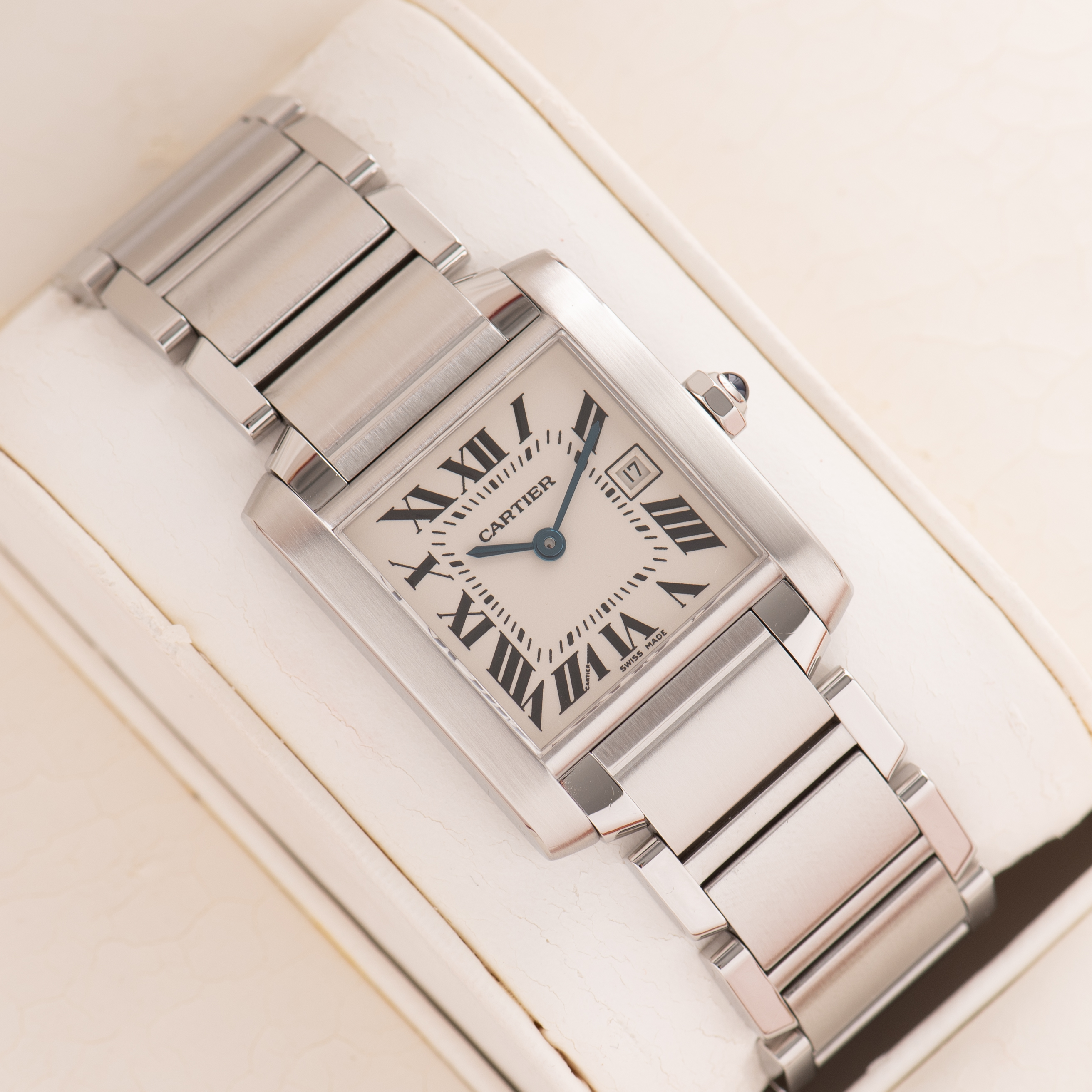 Zicht op Cartier Tank Franse Roman Dial Ref 2485 Volledige set + nieuwe reinigingsset