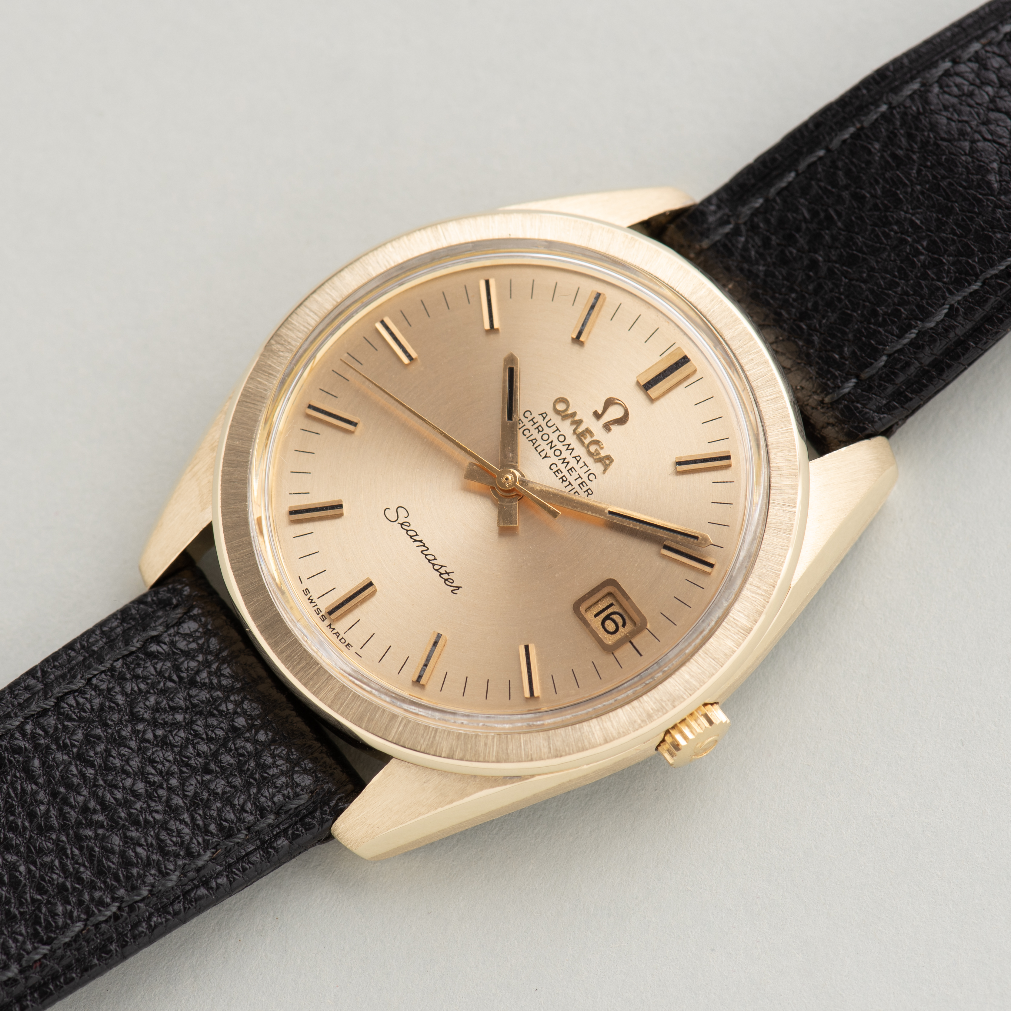 Zicht op Omega Automatic Chronometer Officialy Certified Seamaster réf 168.022/166.028