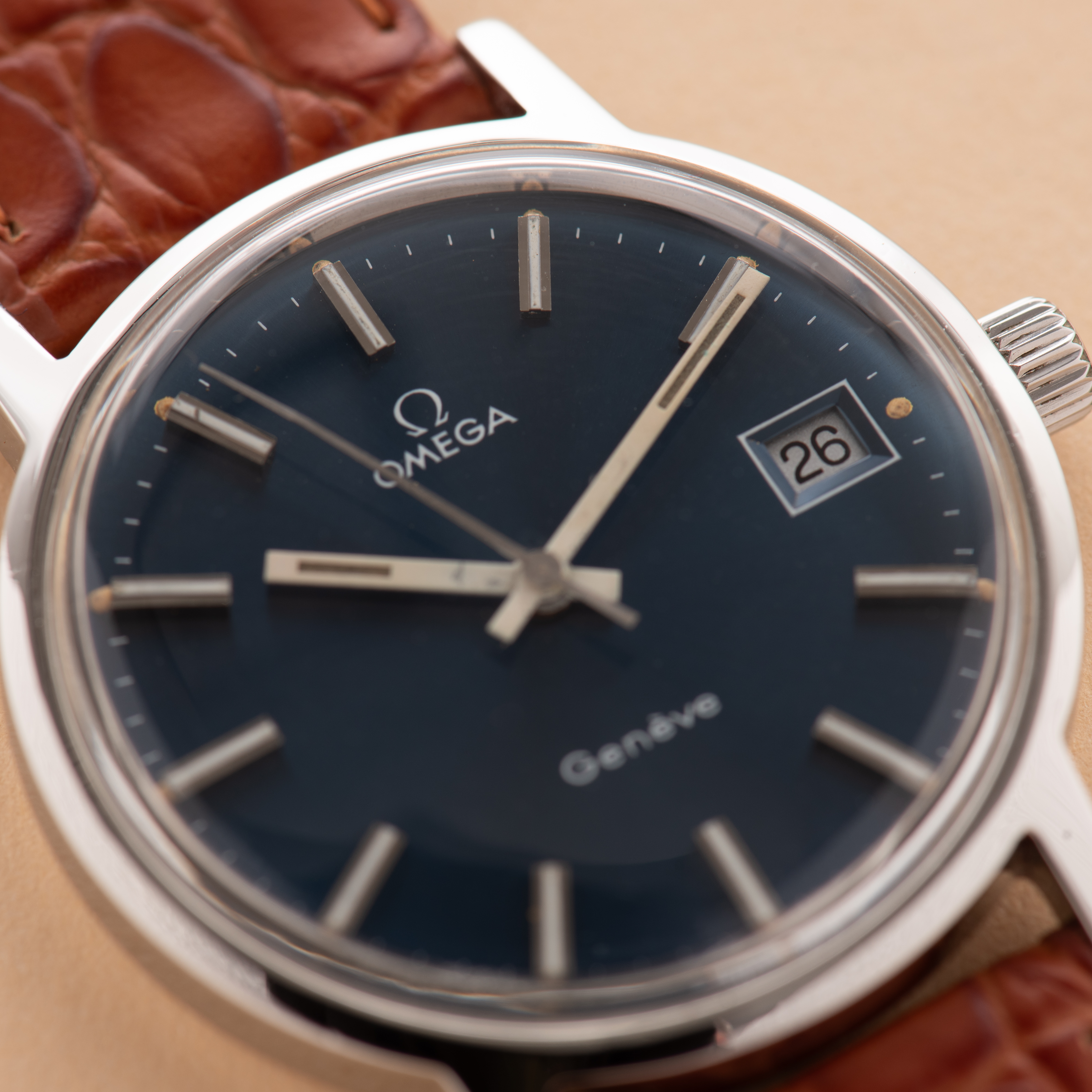 Vue de Omega Genève Date blue dial réf 136.0104 from 1972