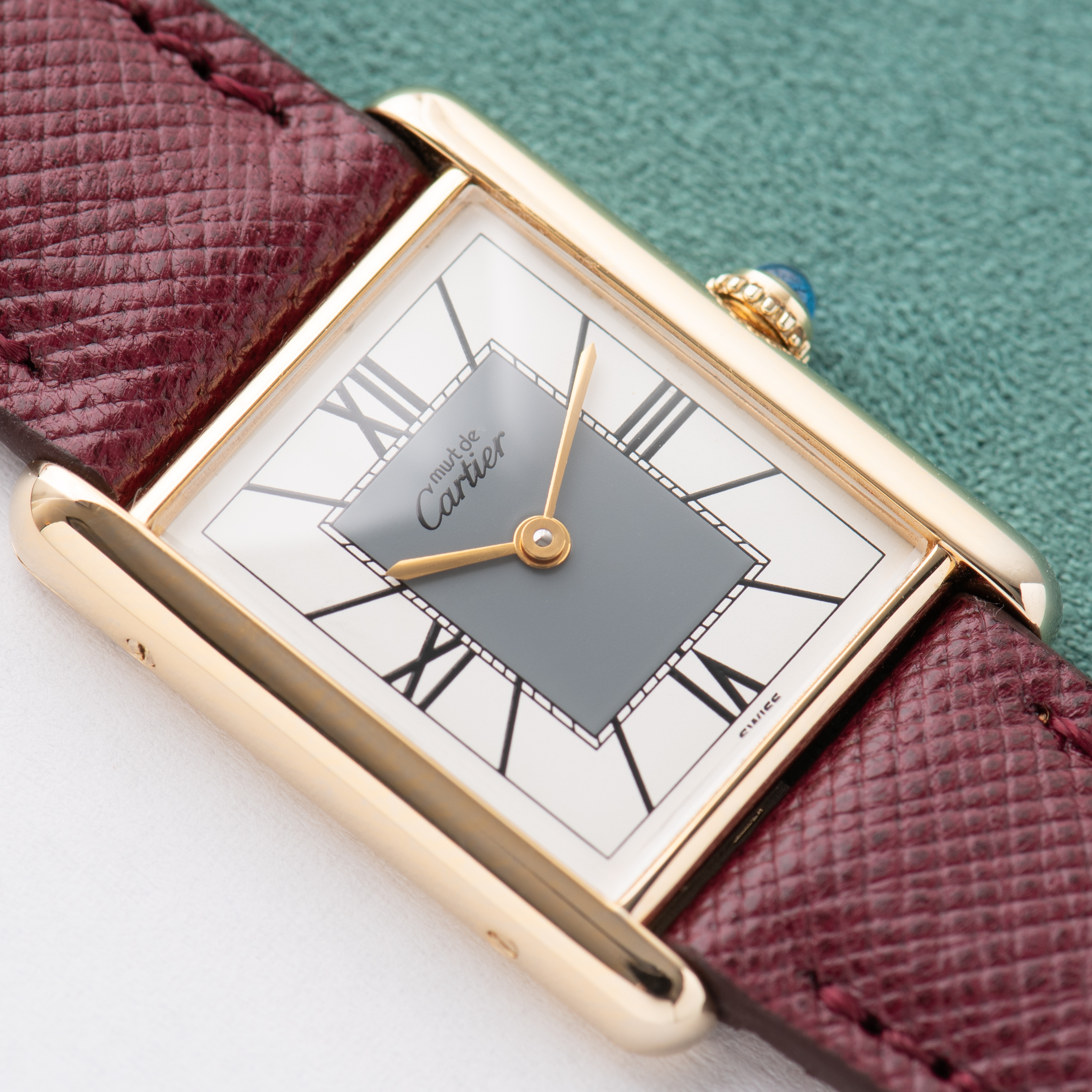 Vue de Cartier Tank De Must Vermeil GM Full Set Réf 590005