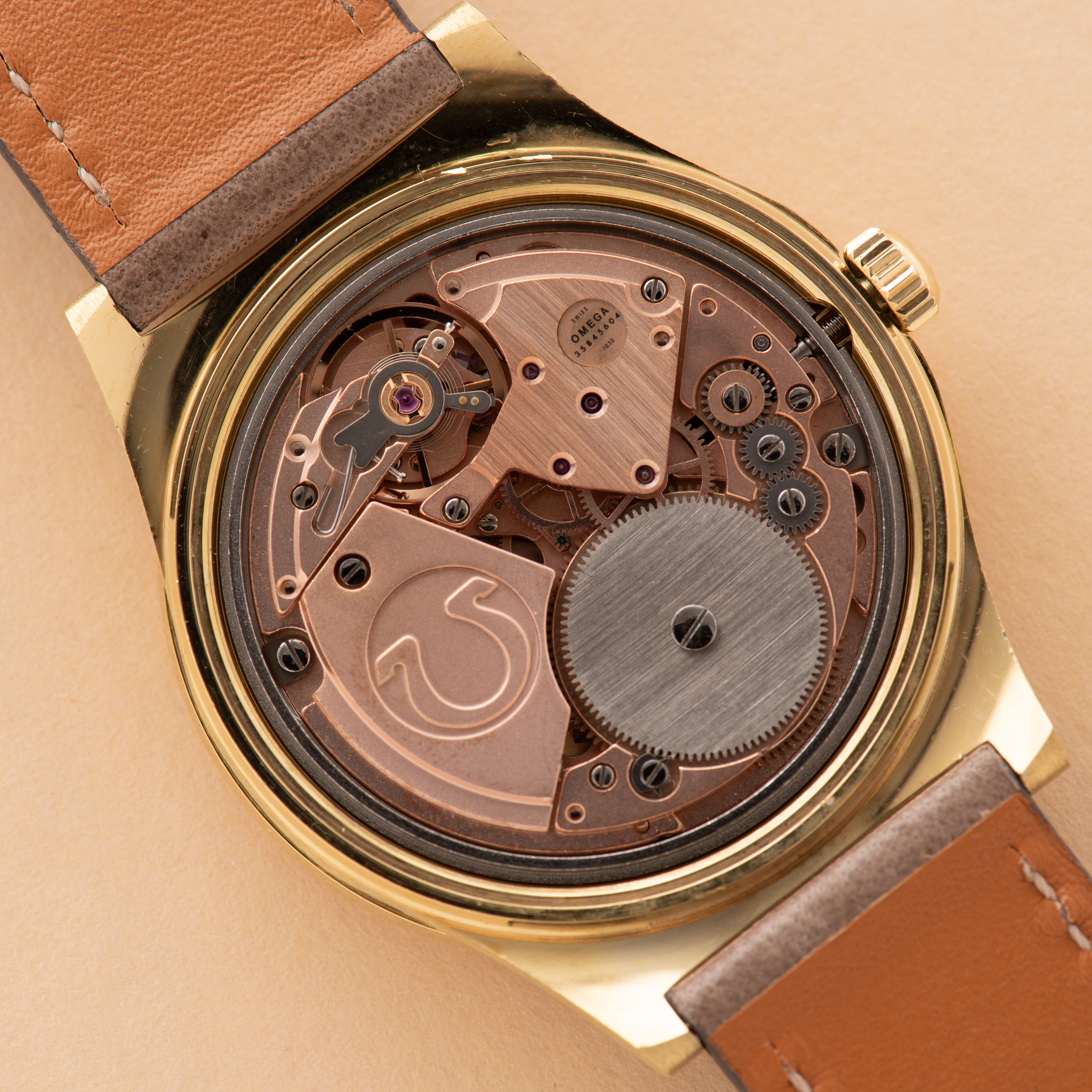 View of Omega Genève Mécanique Date Breguet Dial Réf 136.0102 from 1972