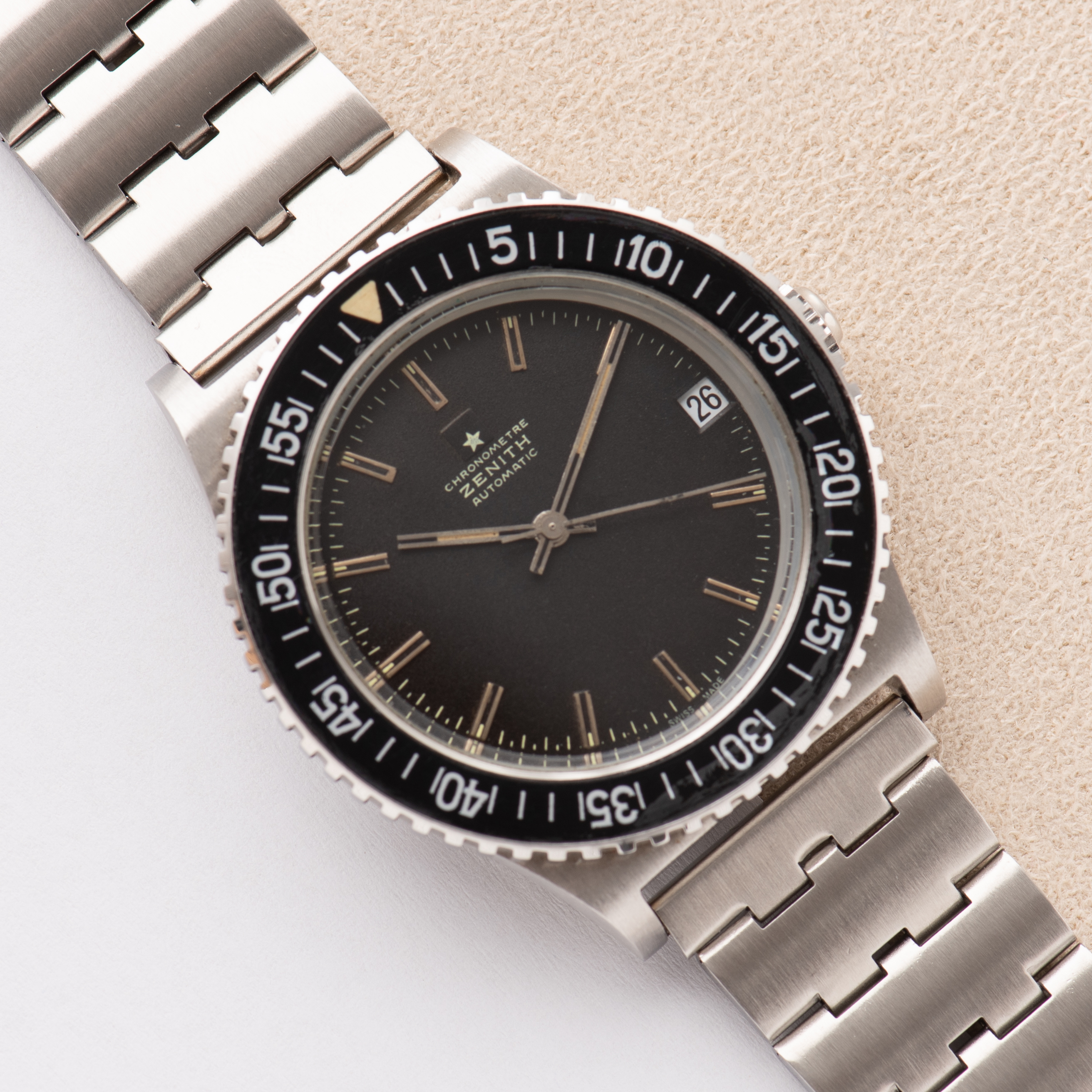 Zicht op Zenith Chronometre Automatic Diver Surf Réf 01 0170 380