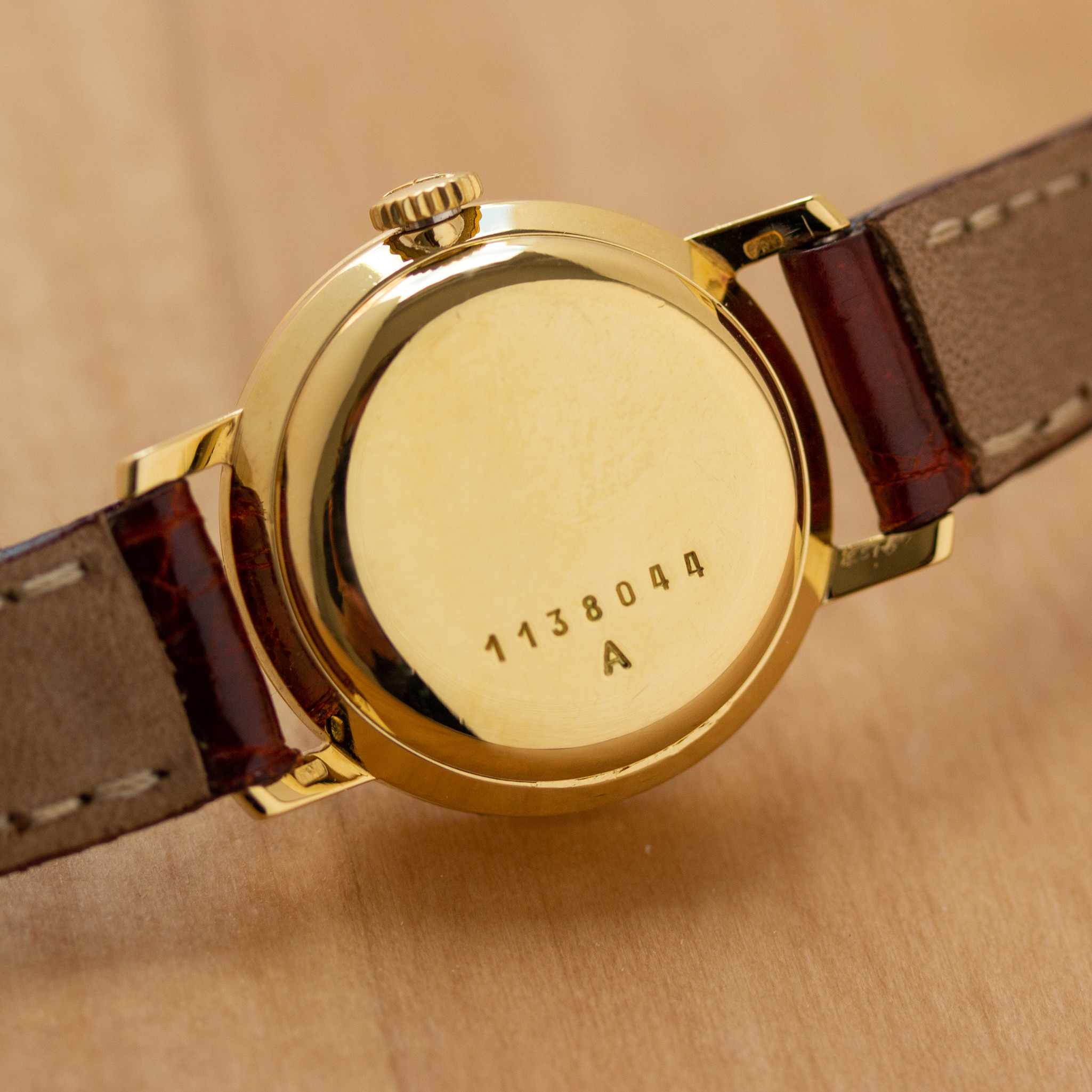 Vue de Jaeger LeCoultre en or 18k réf 1689 K840